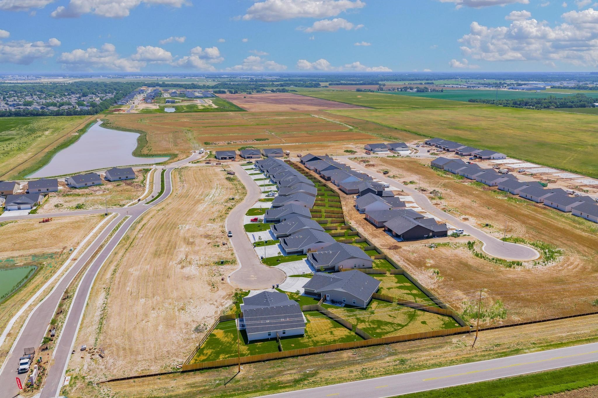 2885 S Cedar Crest Ct Unit 200, Wichita, KS 67215