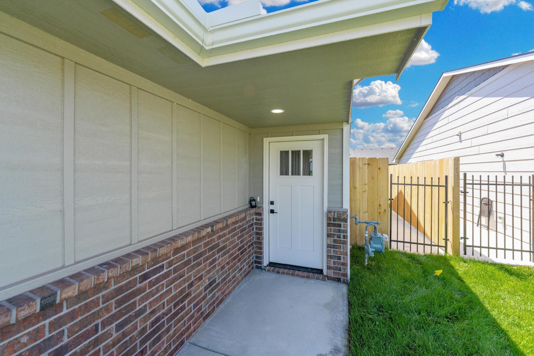 2877 S Cedar Crest Ct Unit 200, Wichita, KS 67215