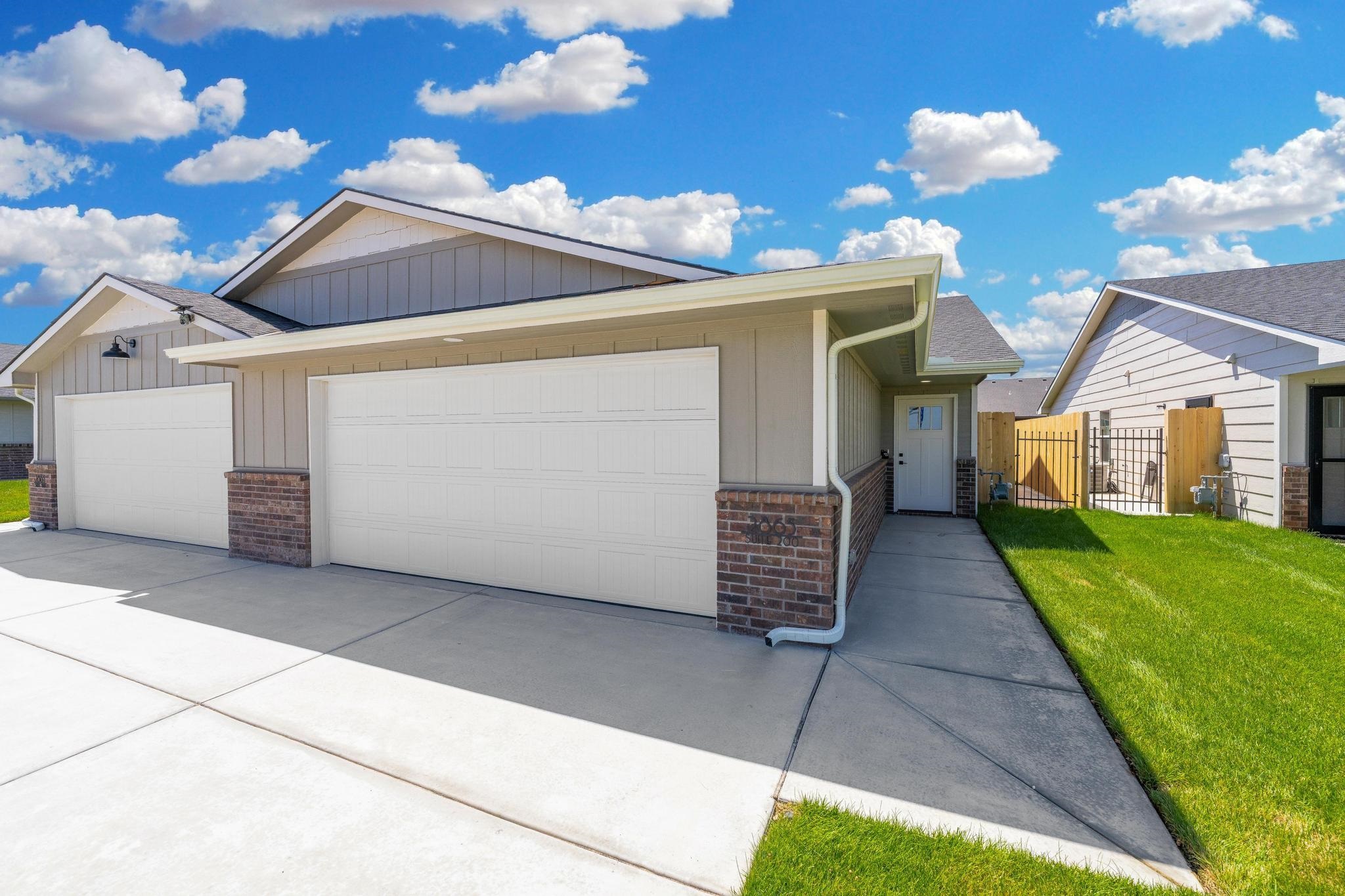 2865 S Cedar Crest Ct Unit 200, Wichita, KS 67215