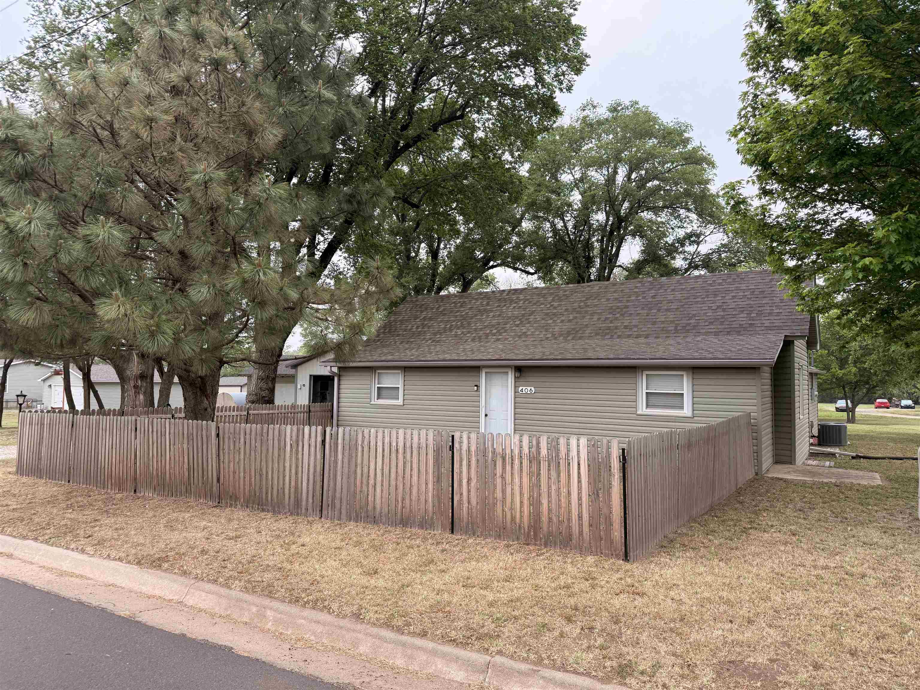 406 W Burns, Norwich, KS 67118