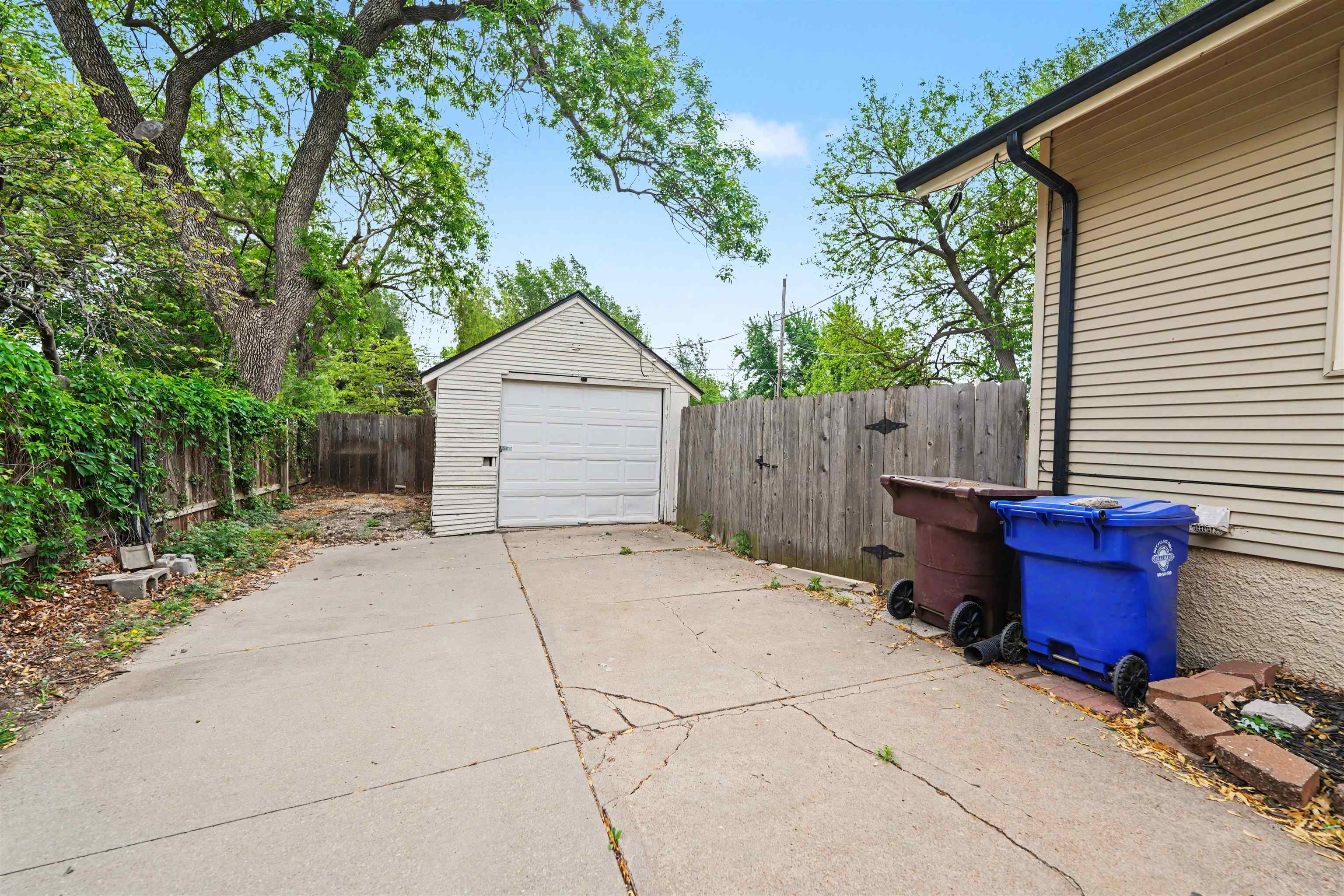 710 N Oak St, Mcpherson, KS 67460