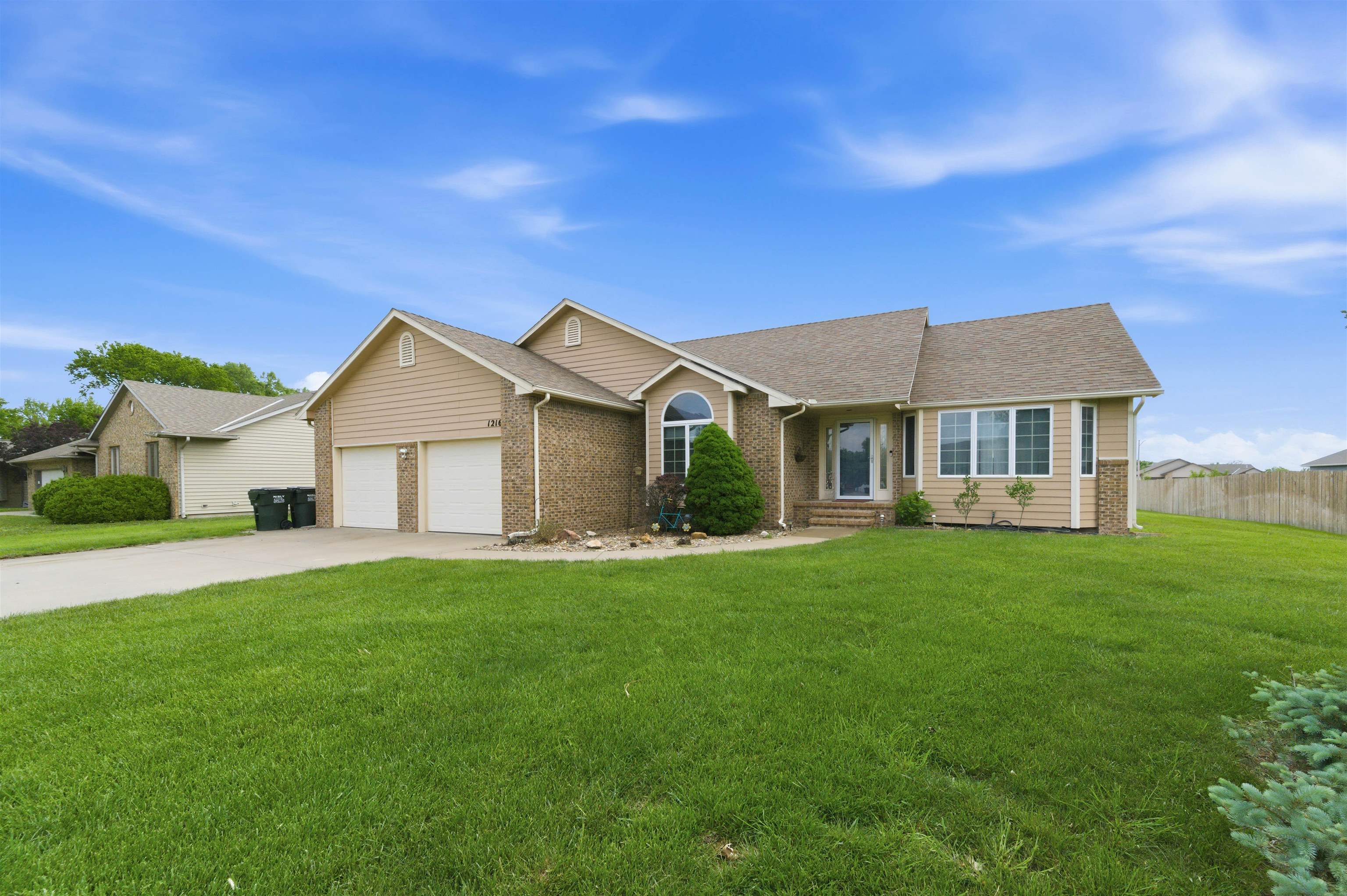 1216 S Chestnut St, Halstead, KS 67056