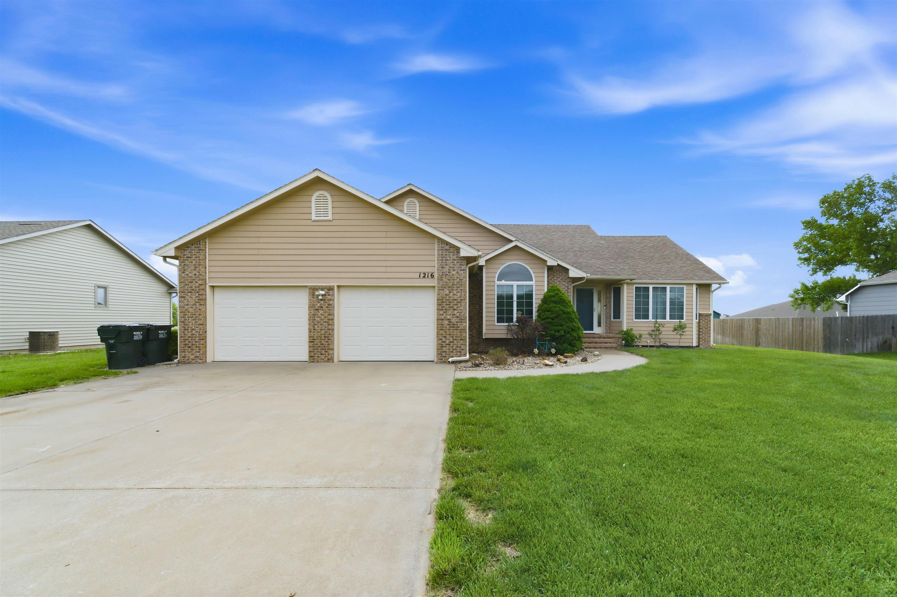 1216 S Chestnut St, Halstead, KS 67056