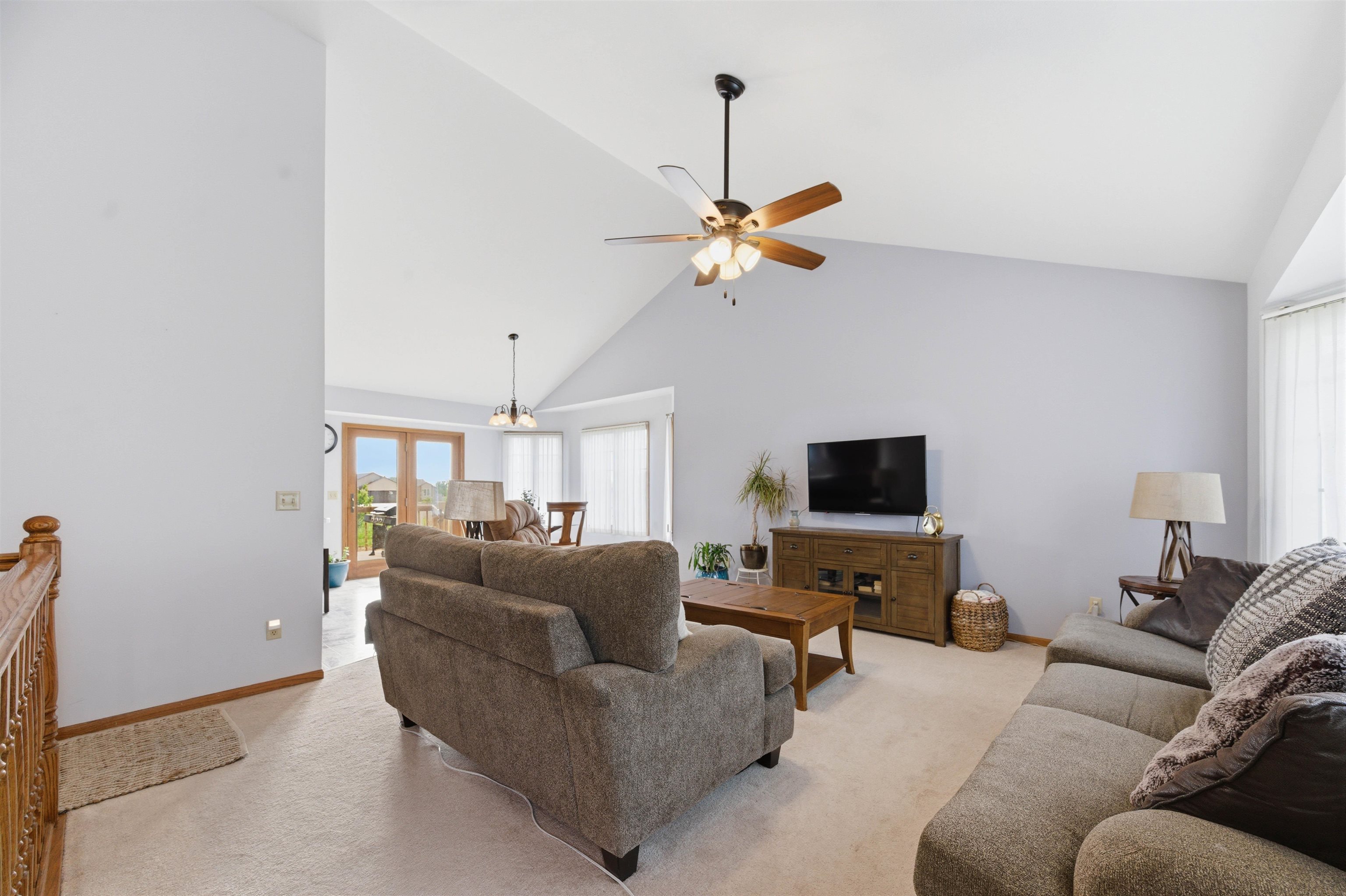 1216 S Chestnut St, Halstead, KS 67056