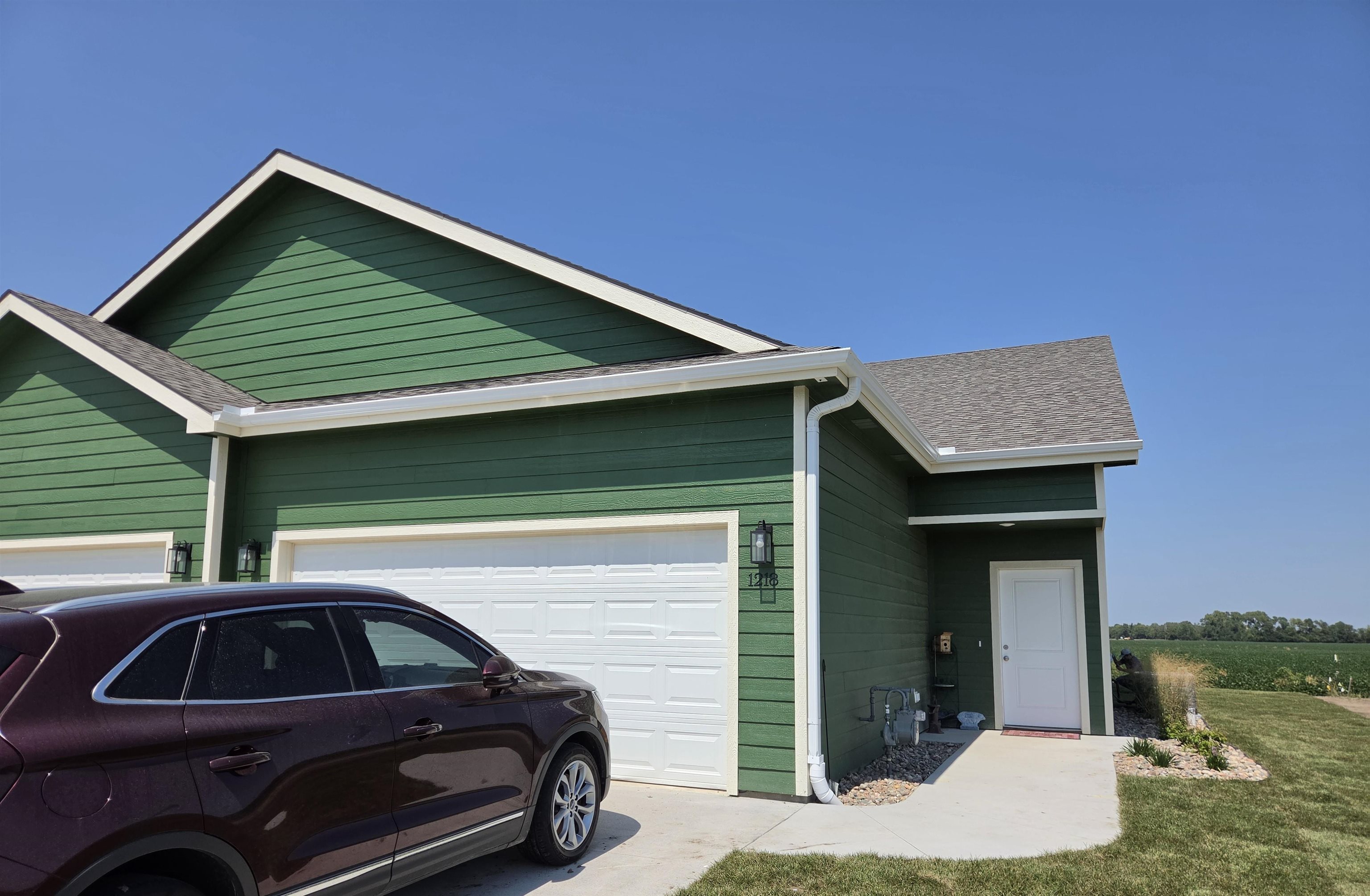 1218 Steve Hawley Ln, Salina, KS 67401