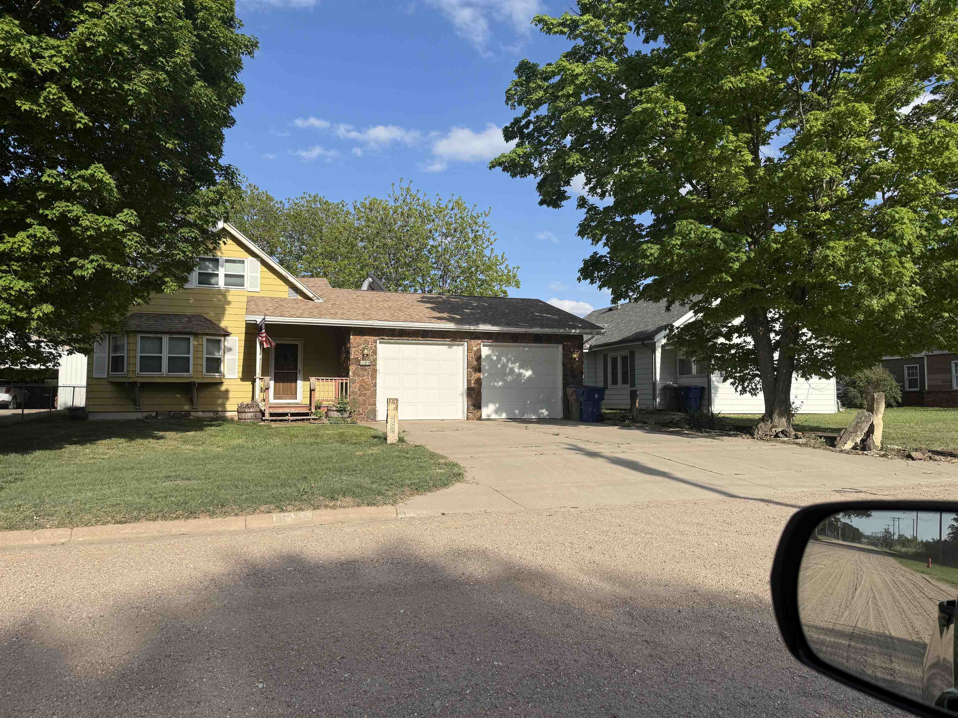 109 S 12th St, Conway Springs, KS 67031