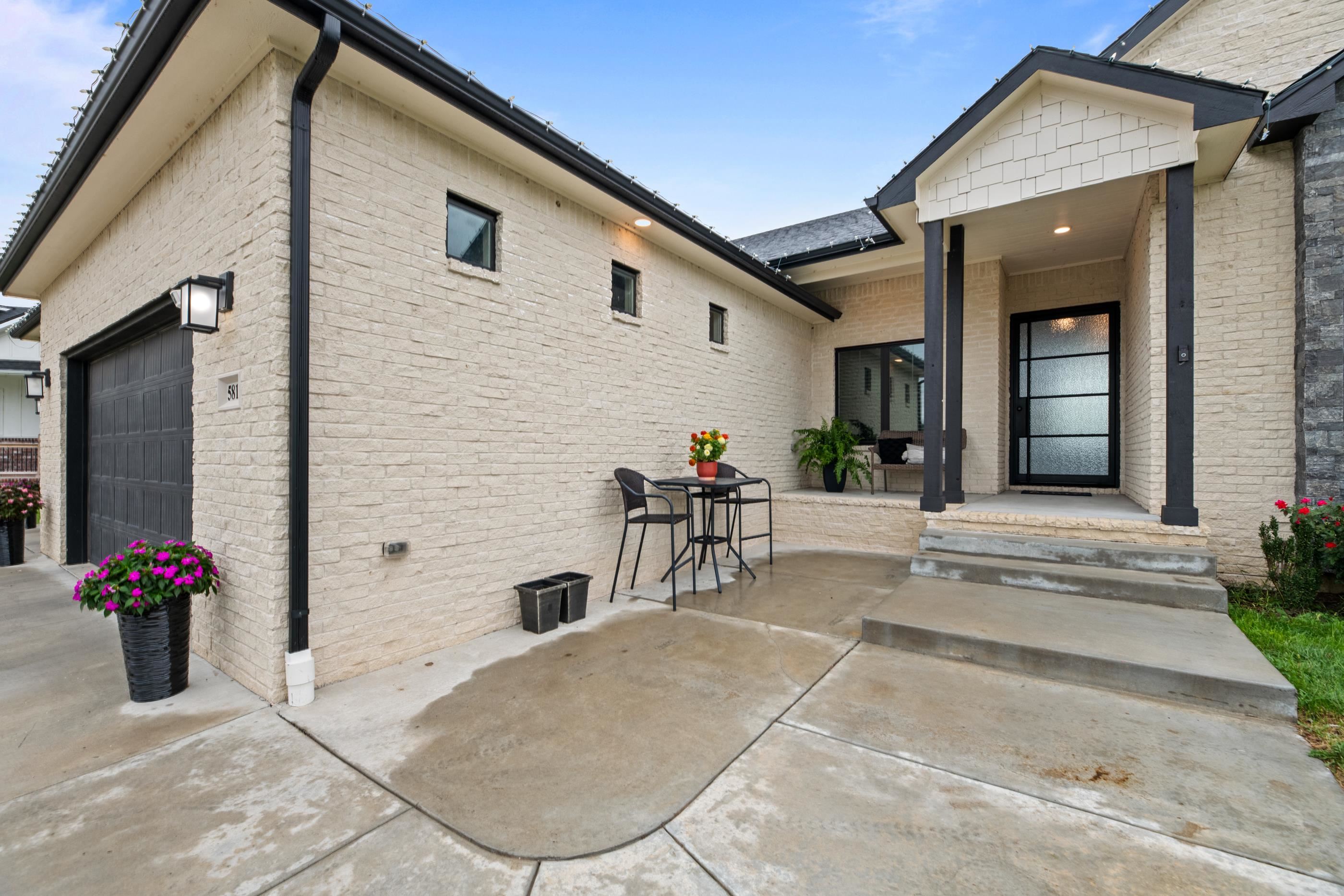 5817 N Edwards Ct, Wichita, KS 67204
