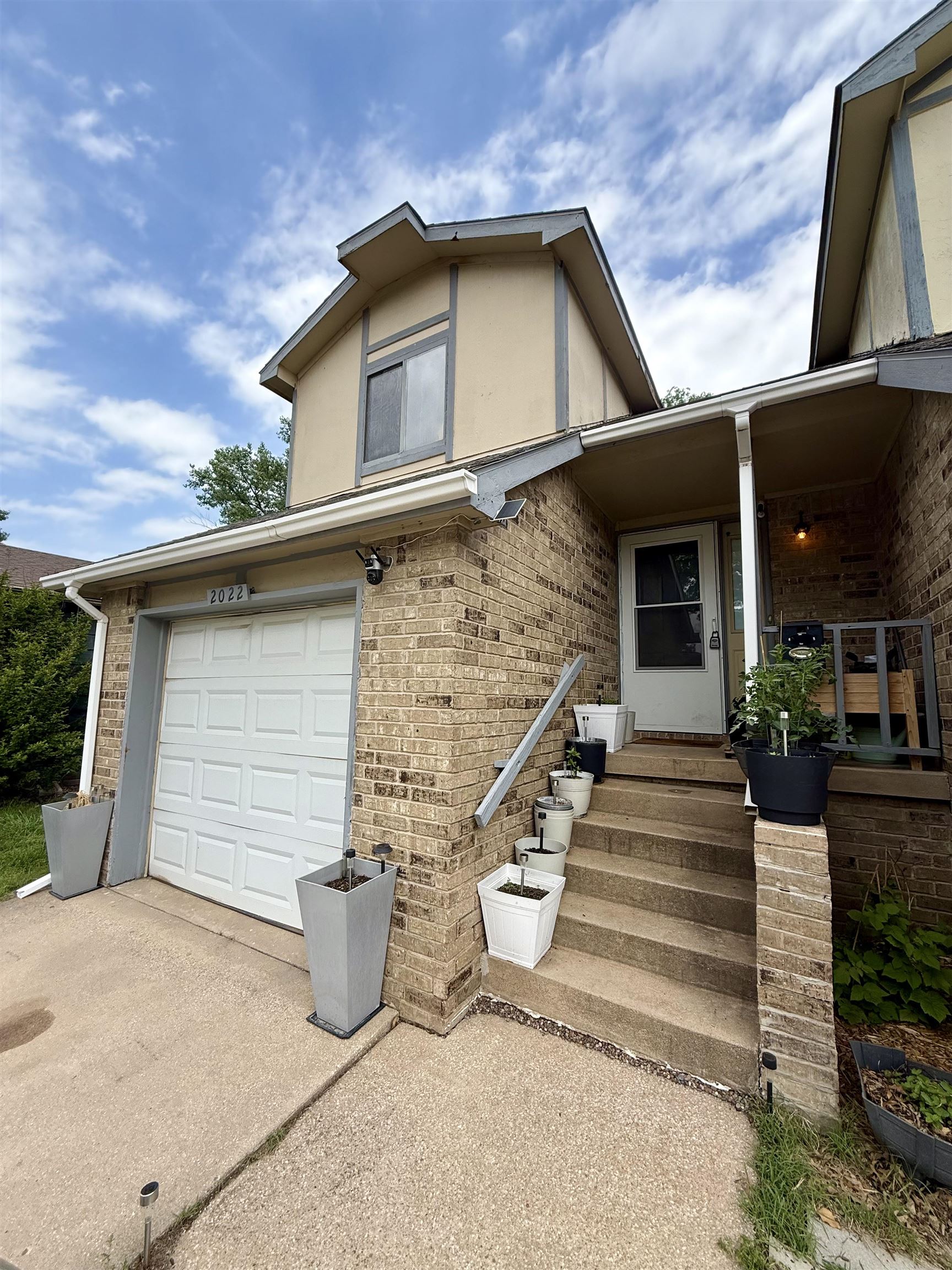 2022 N Old Manor Rd, Wichita, KS 67208
