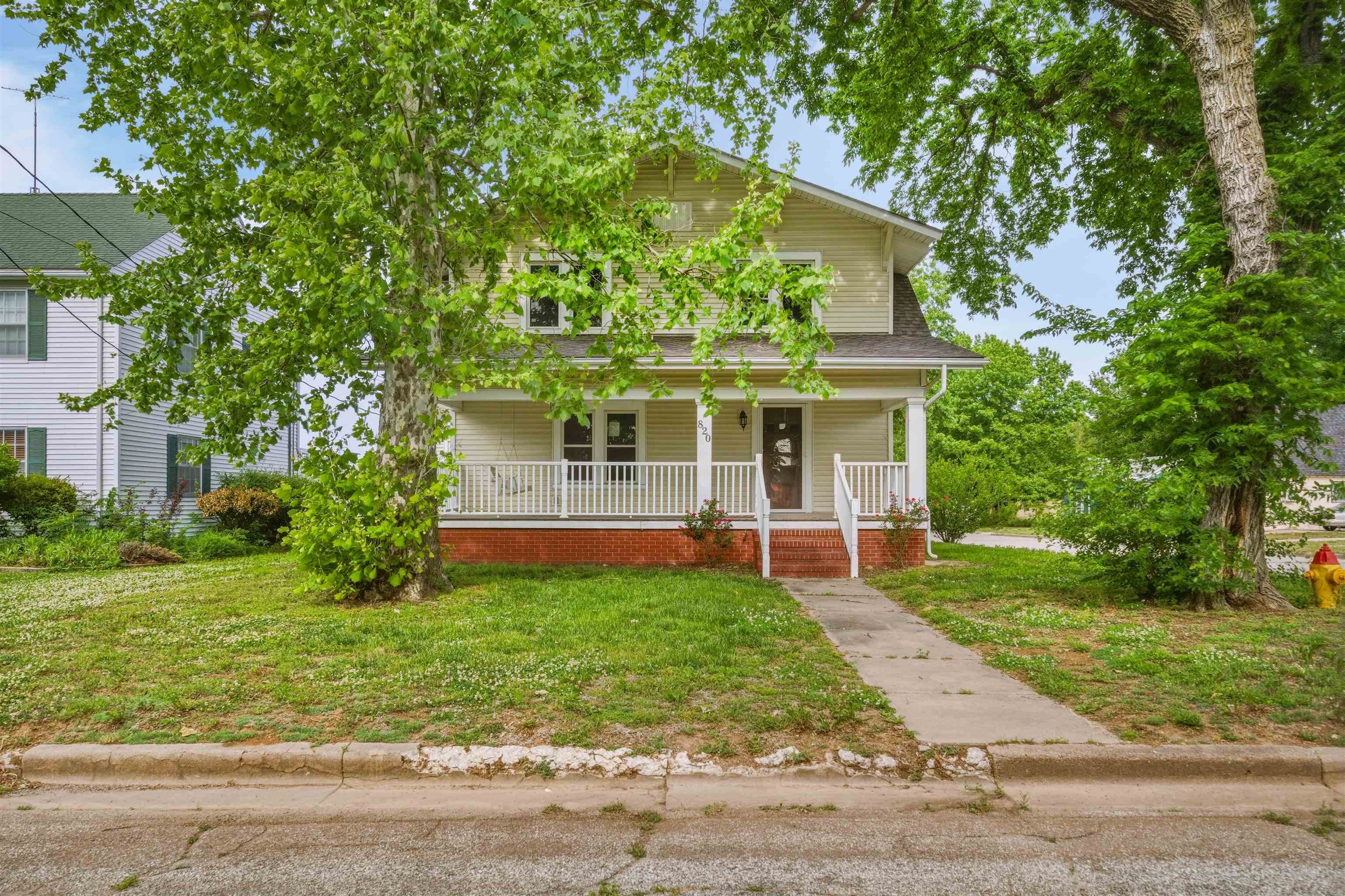 820 N A St, Wellington, KS 67152