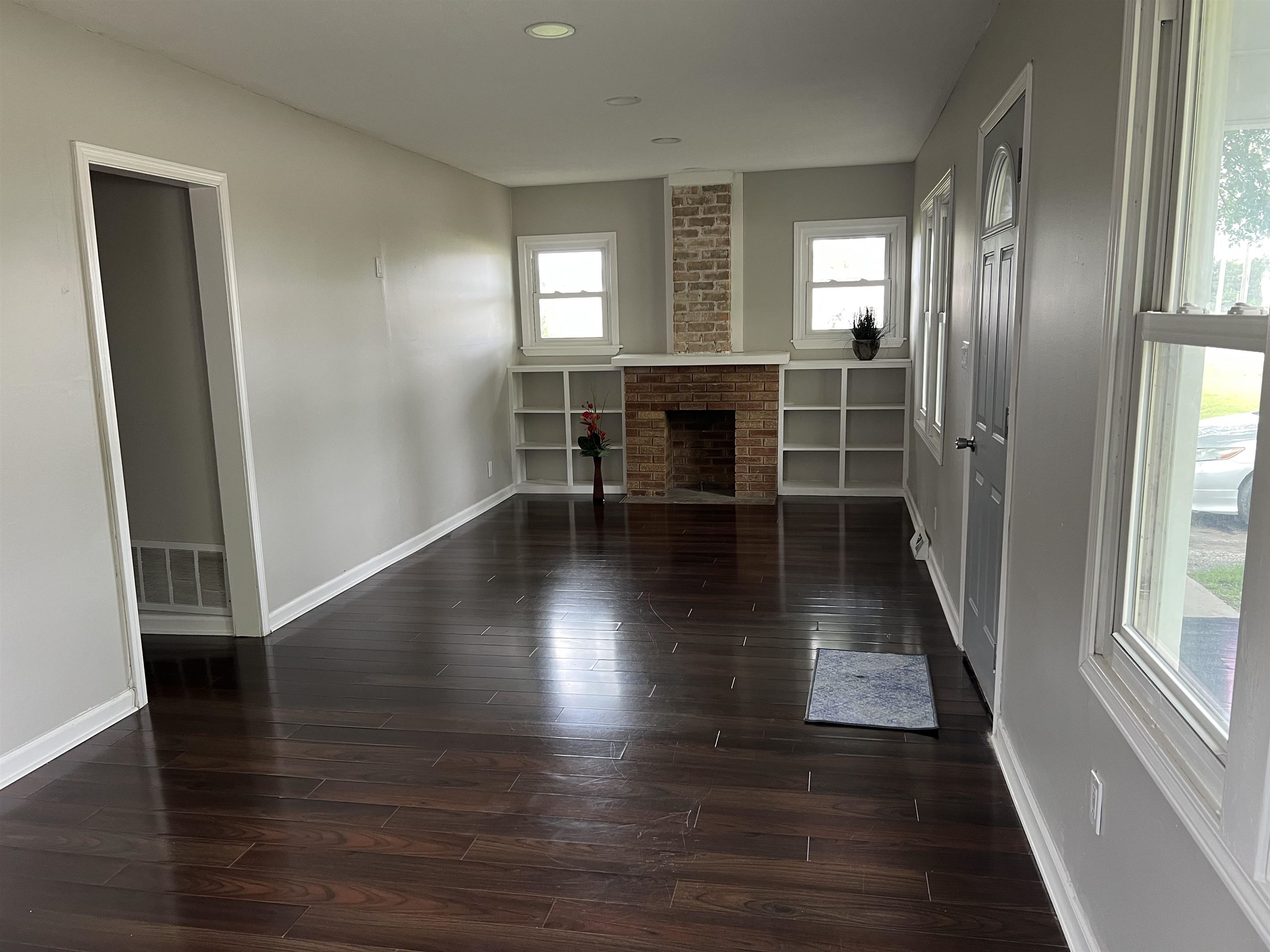 128 S Cedar Ave, Valley Center, KS 67147