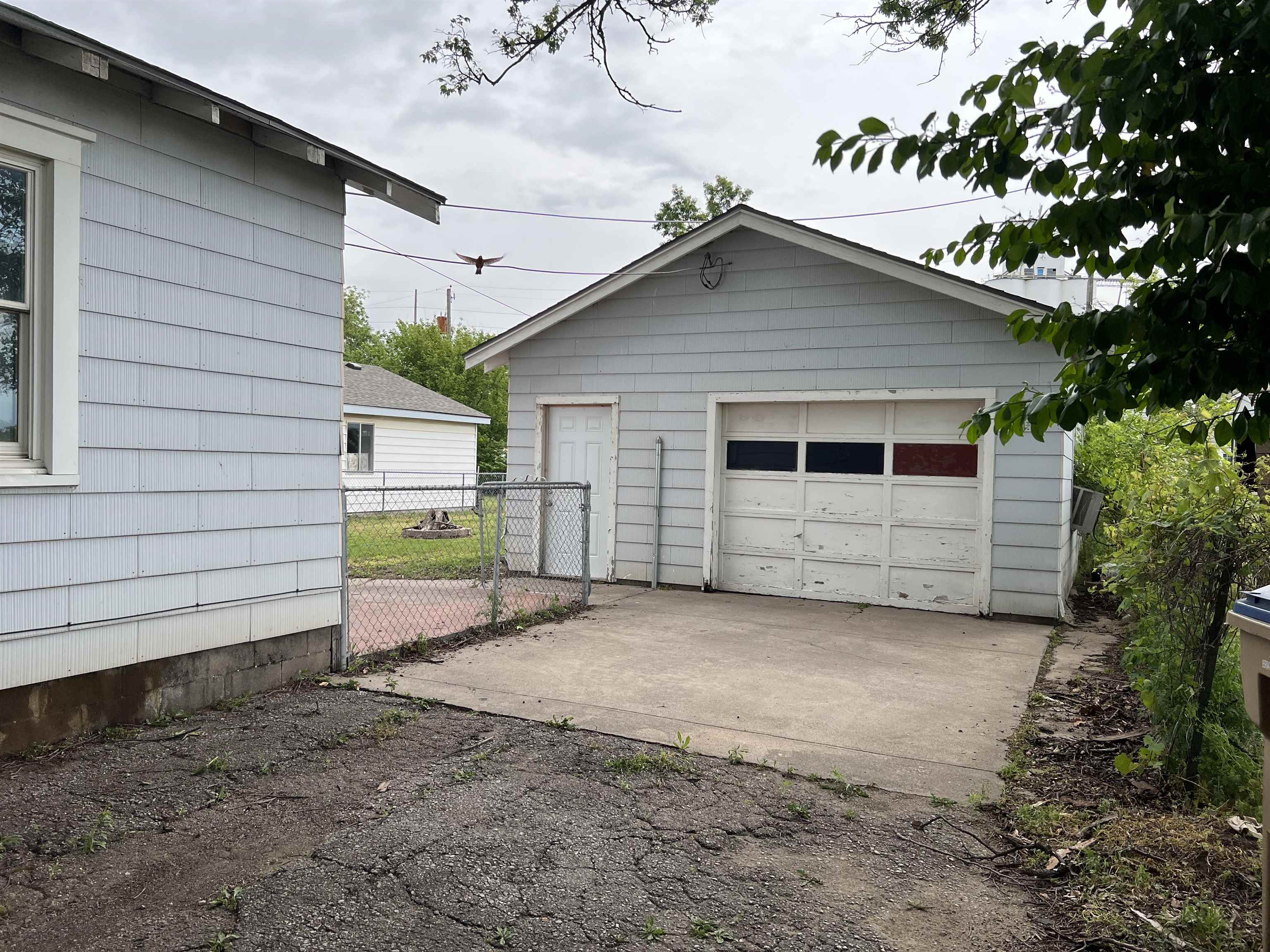 128 S Cedar Ave, Valley Center, KS 67147