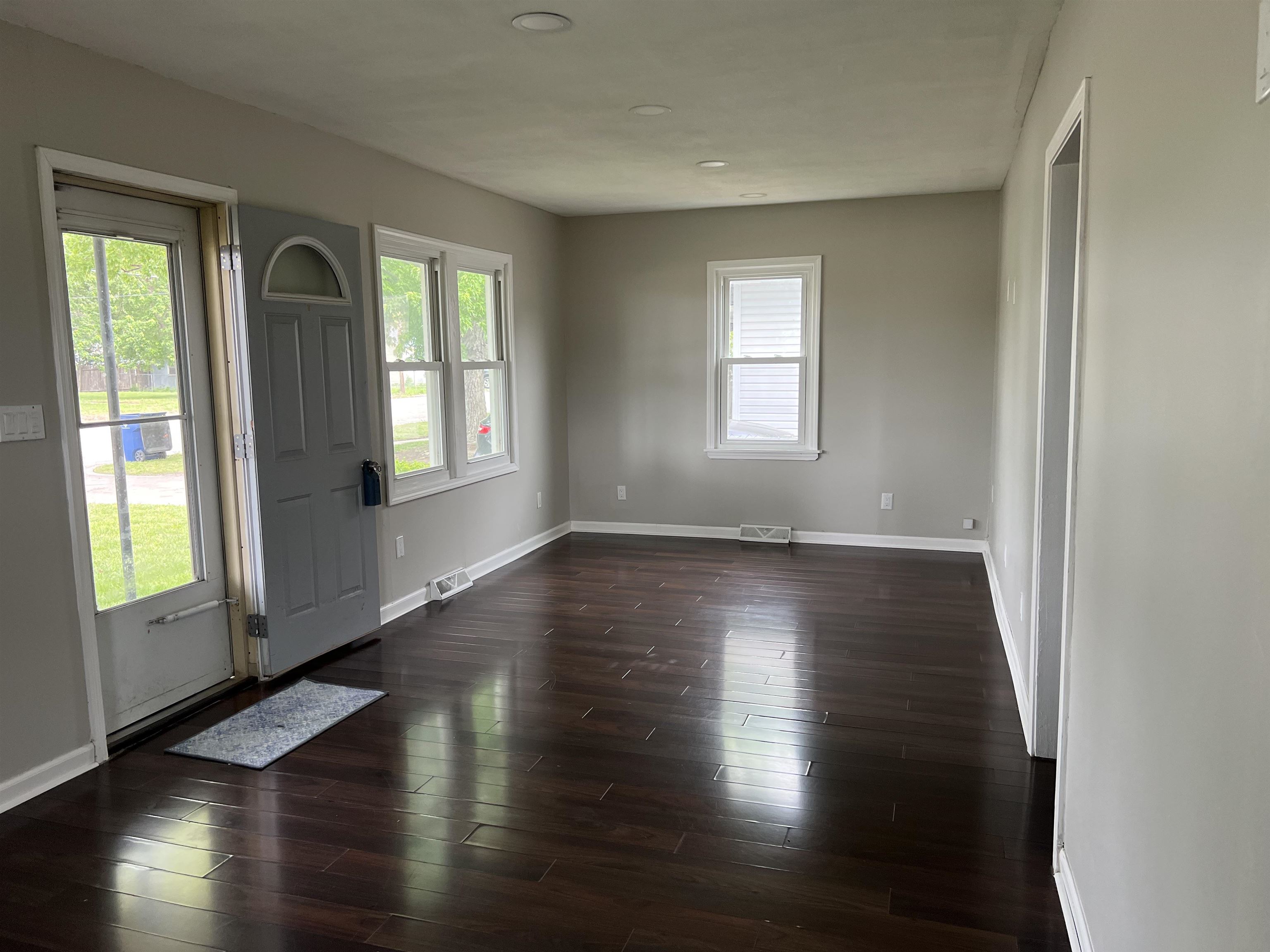 128 S Cedar Ave, Valley Center, KS 67147