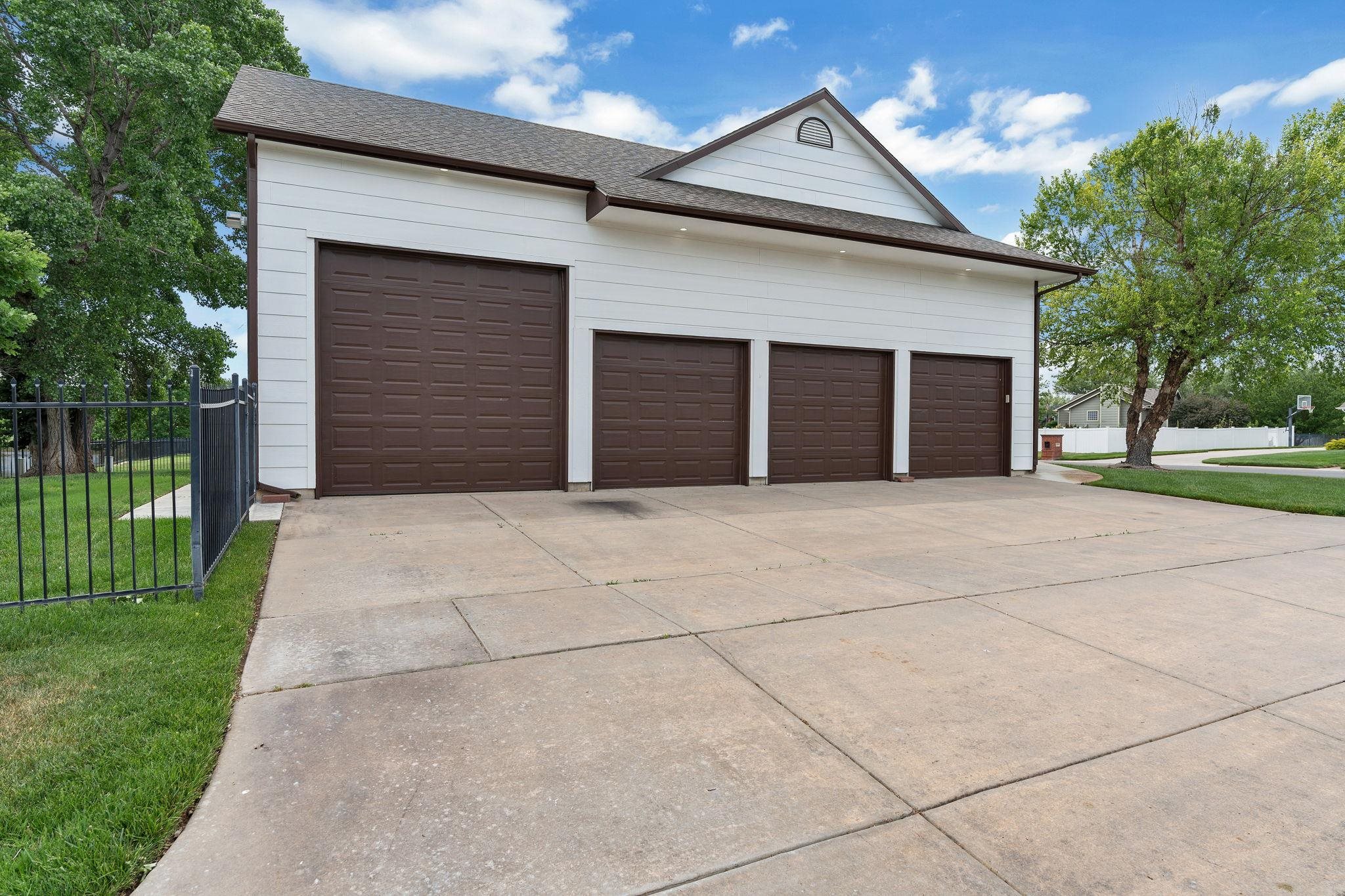 1307 W Hannah Ln, Haysville, KS 67060
