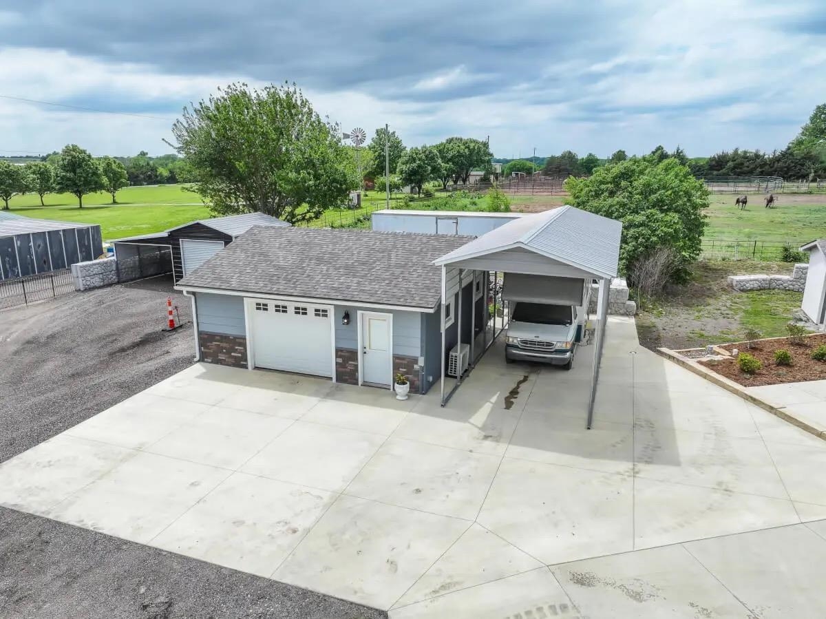 9657 SW Hopkins Switch Rd, Augusta, KS 67010