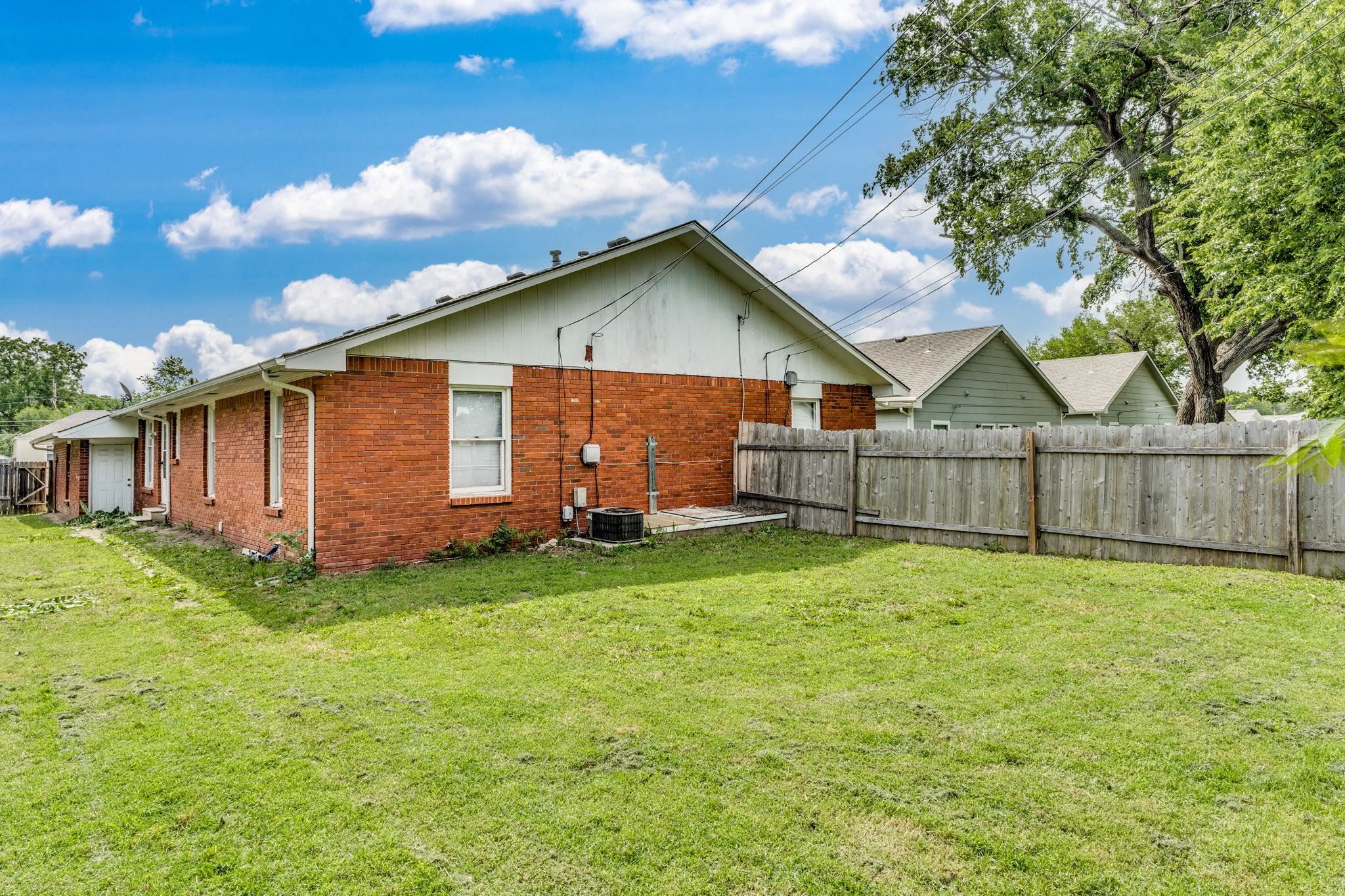 1511-1513 S Edwards Ave, Wichita, KS 67213