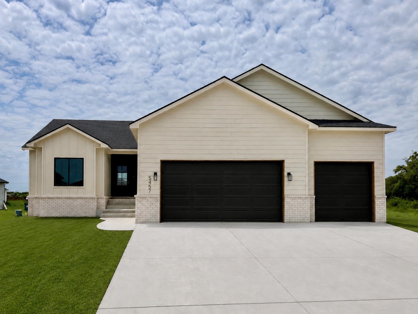 5457 N St Paul St, Wichita, KS 67204