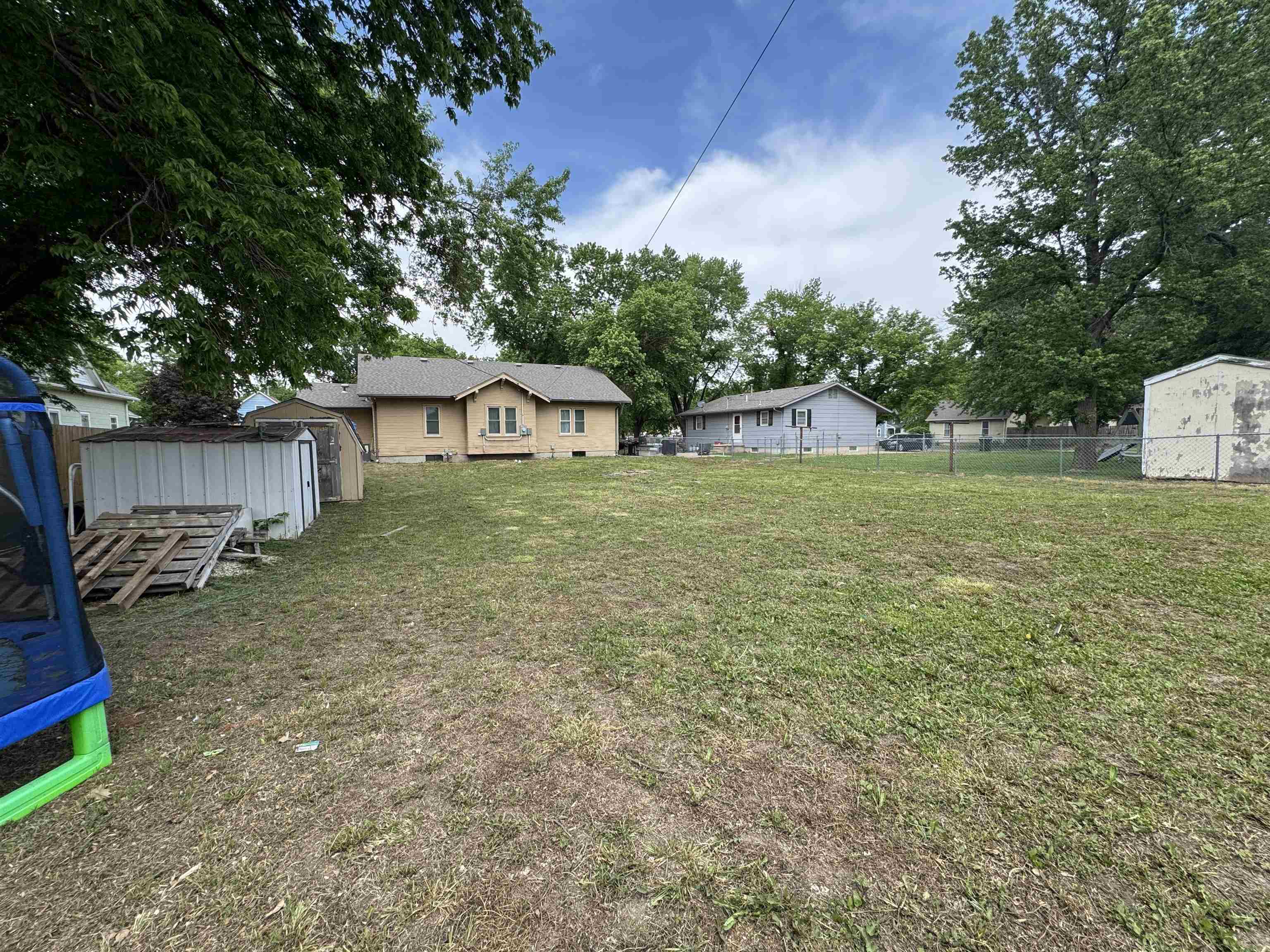 322 NE 5th St, Abilene, KS 67410