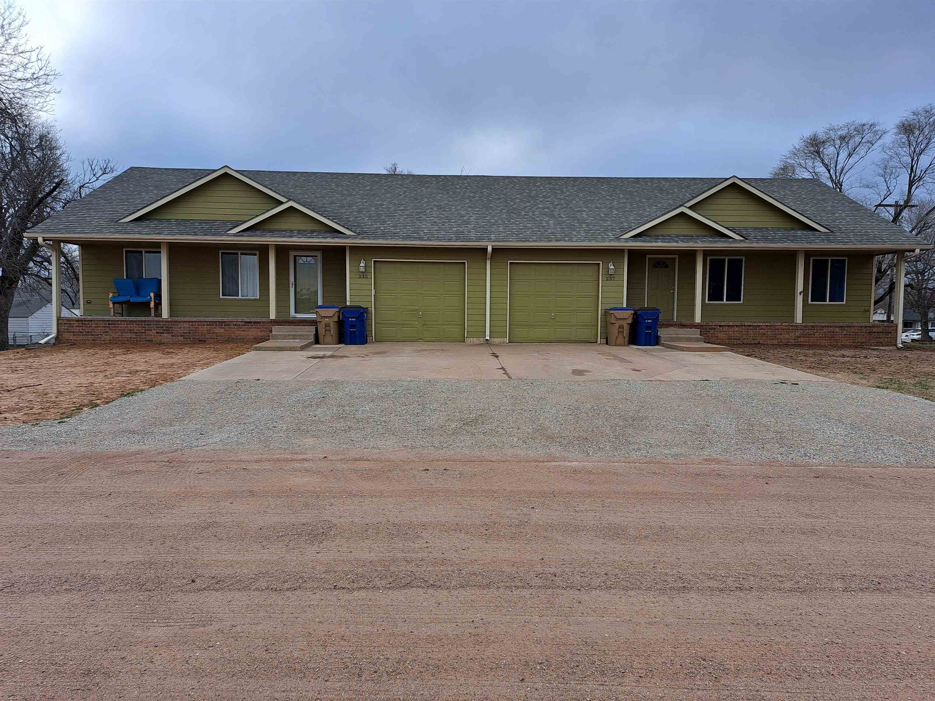 235 W Wood Ave, Clearwater, KS 67026