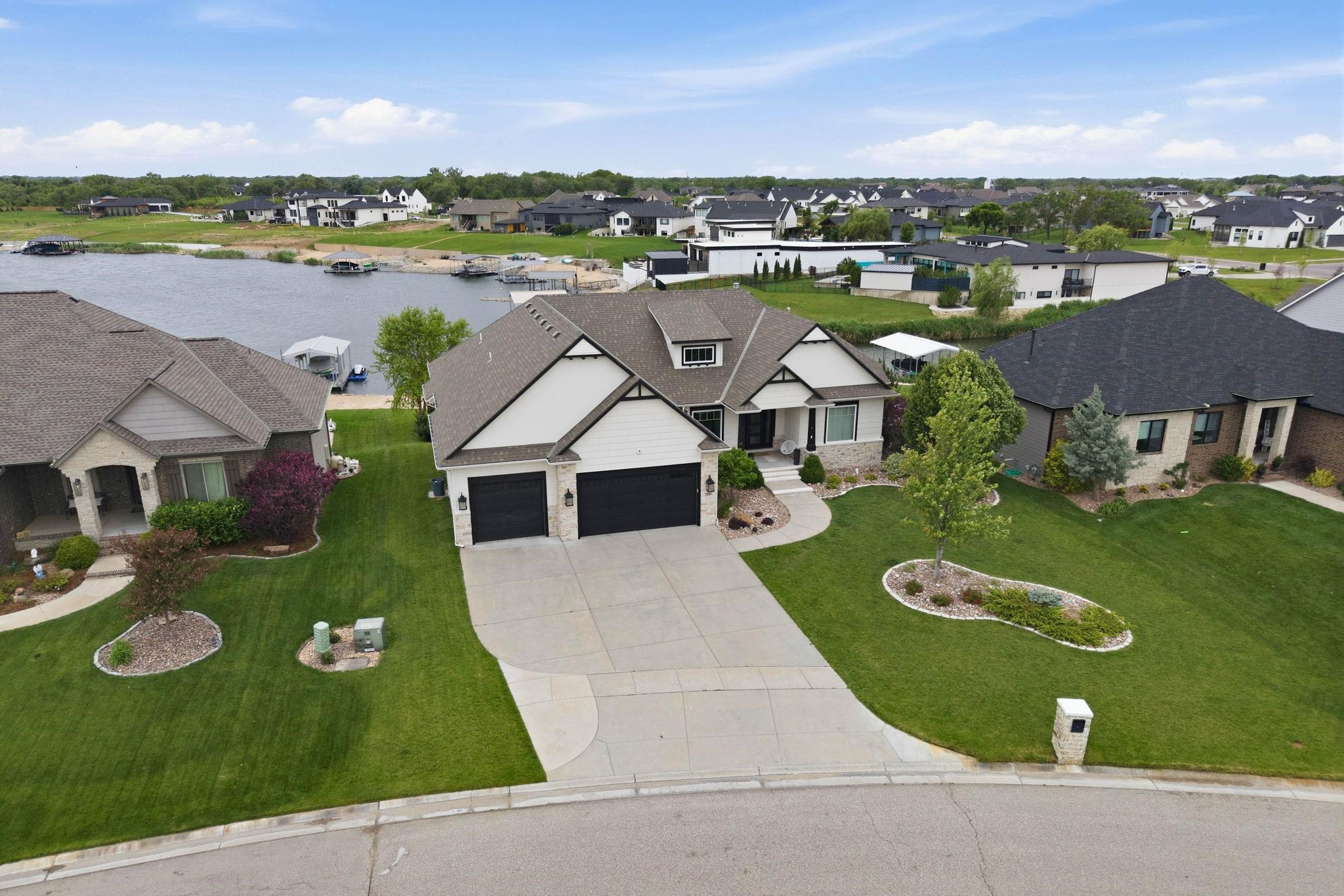 2509 N Paradise Cir, Wichita, KS 67205
