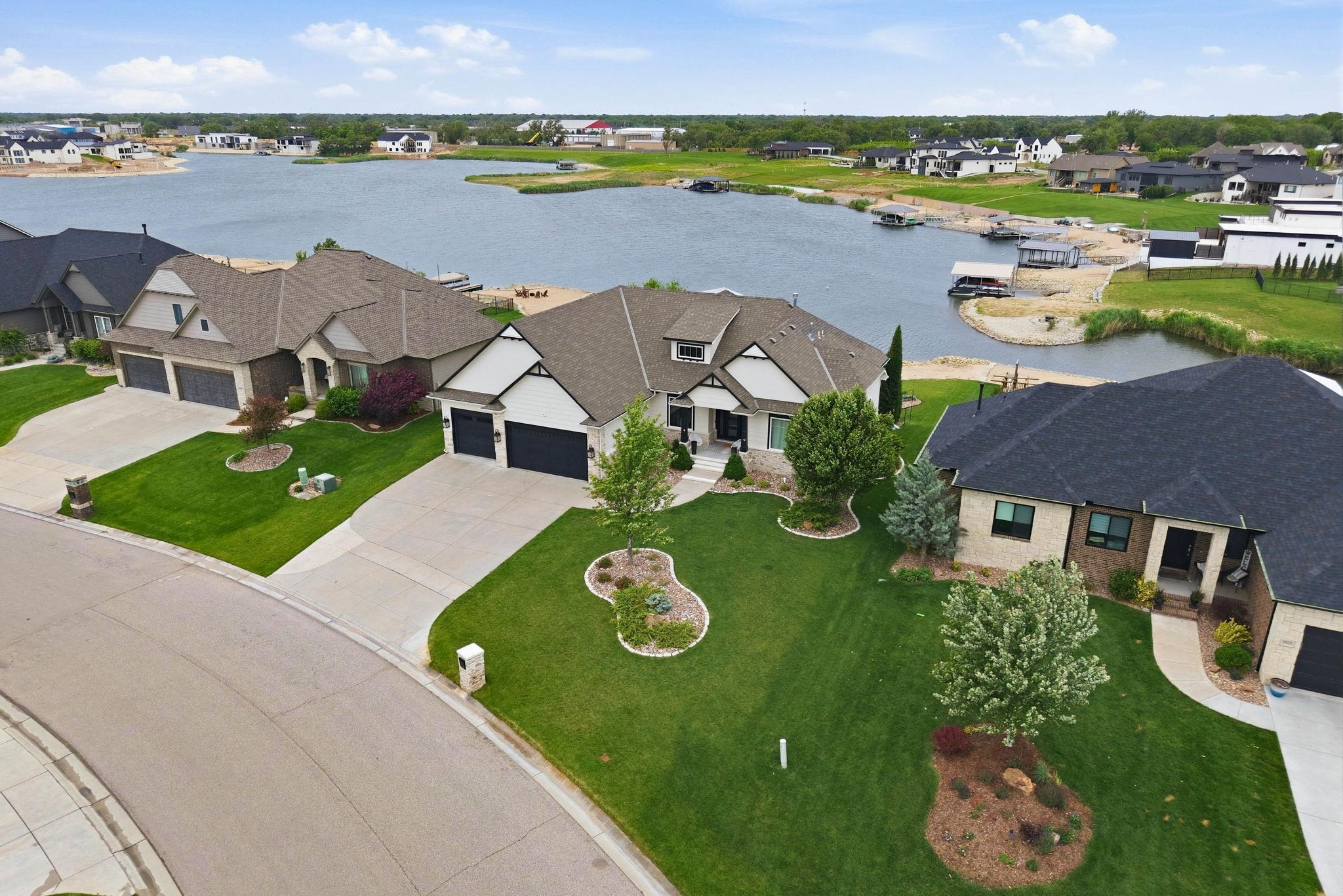 2509 N Paradise Cir, Wichita, KS 67205