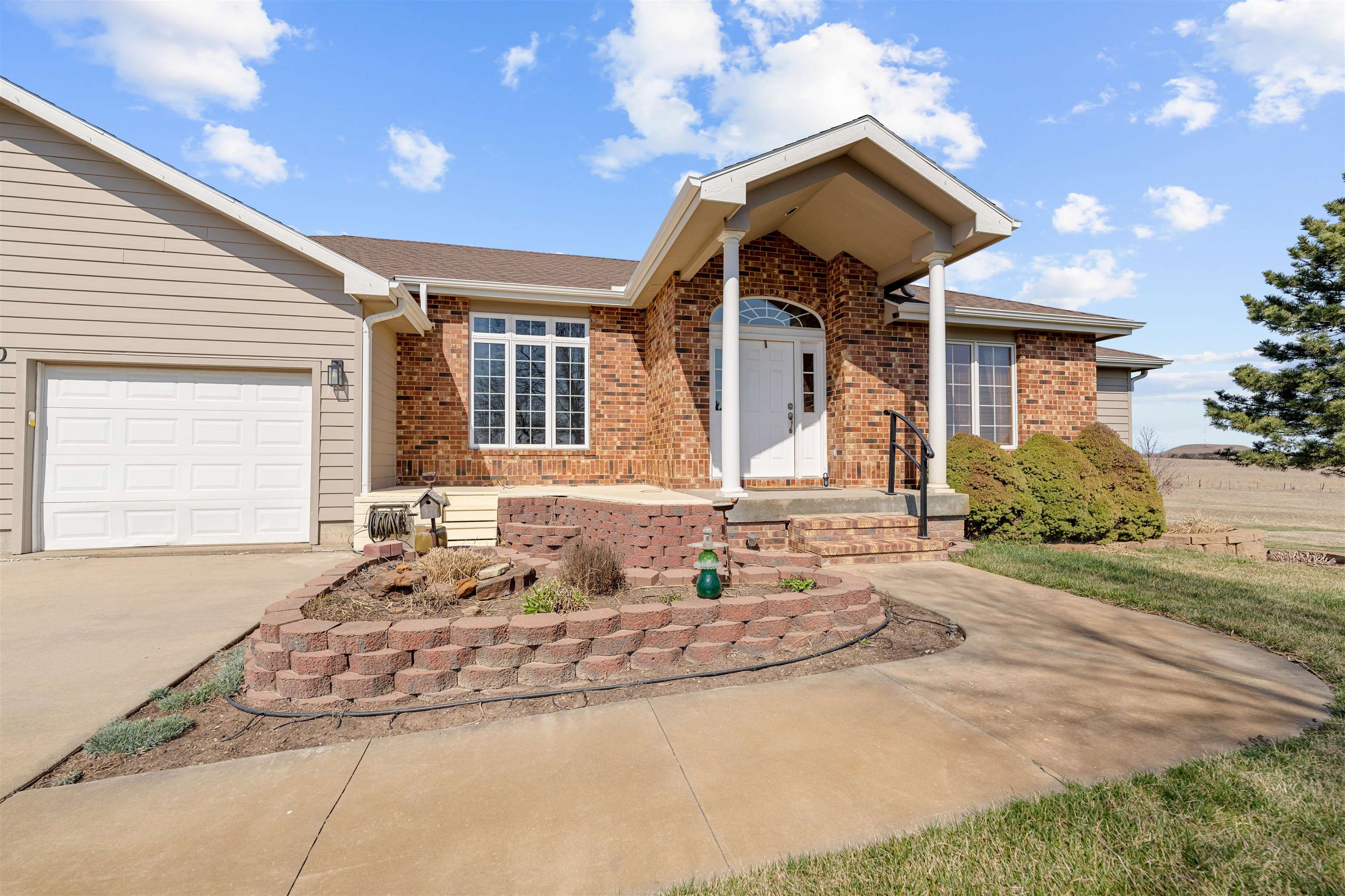 220 Prairie Ridge Rd, Salina, KS 67401