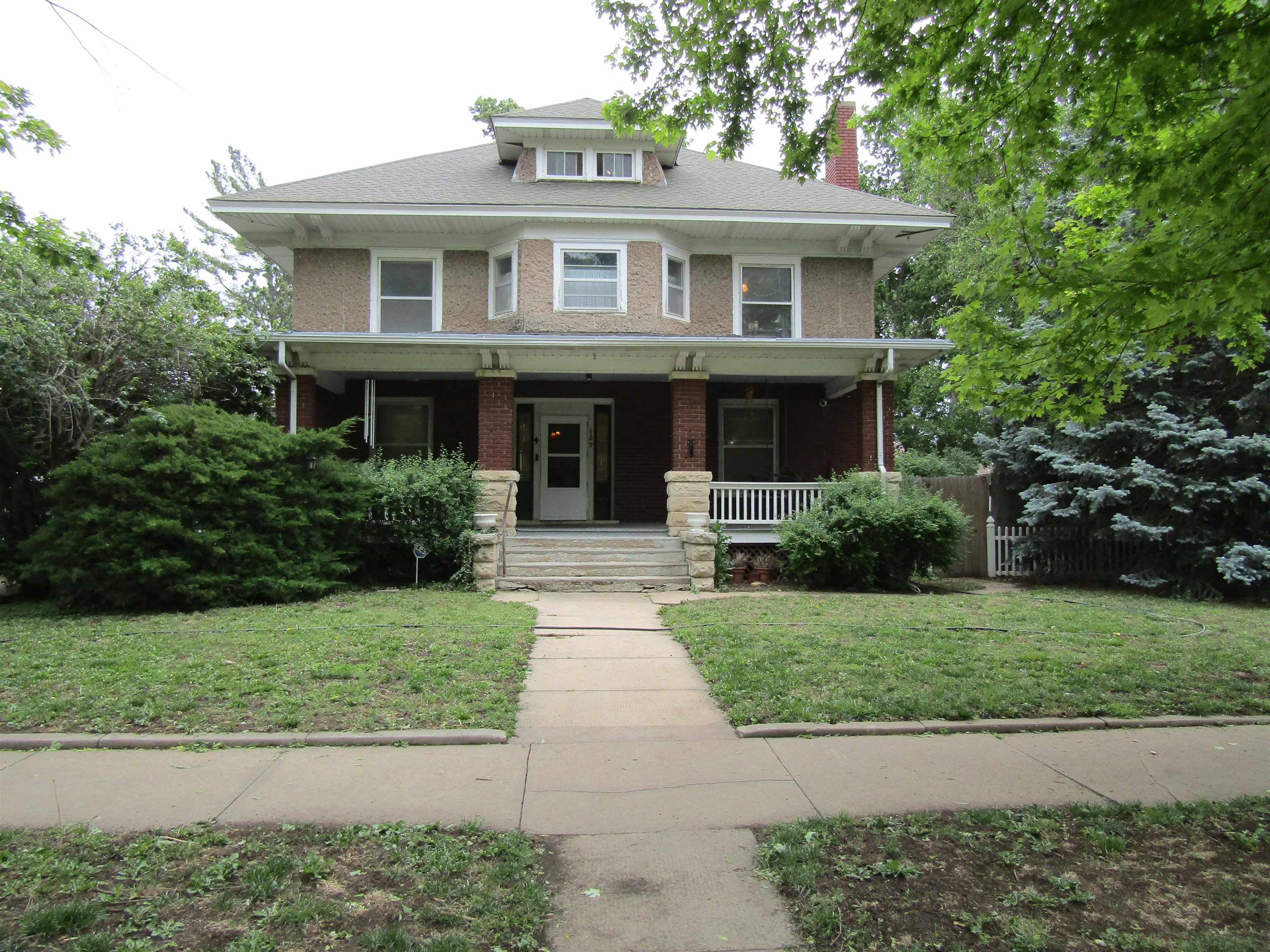129 S 10th St, Salina, KS 67401