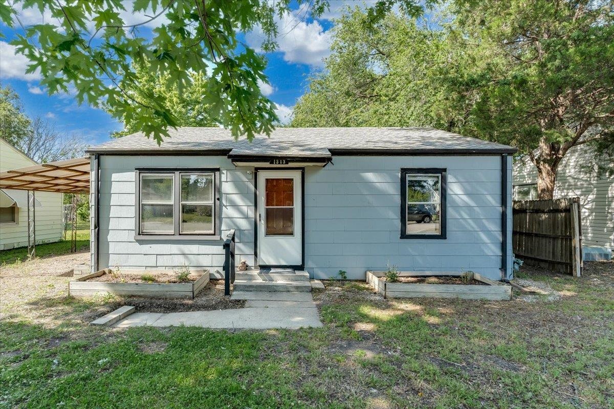 1313 E Harvey Ave, Wellington, KS 67152