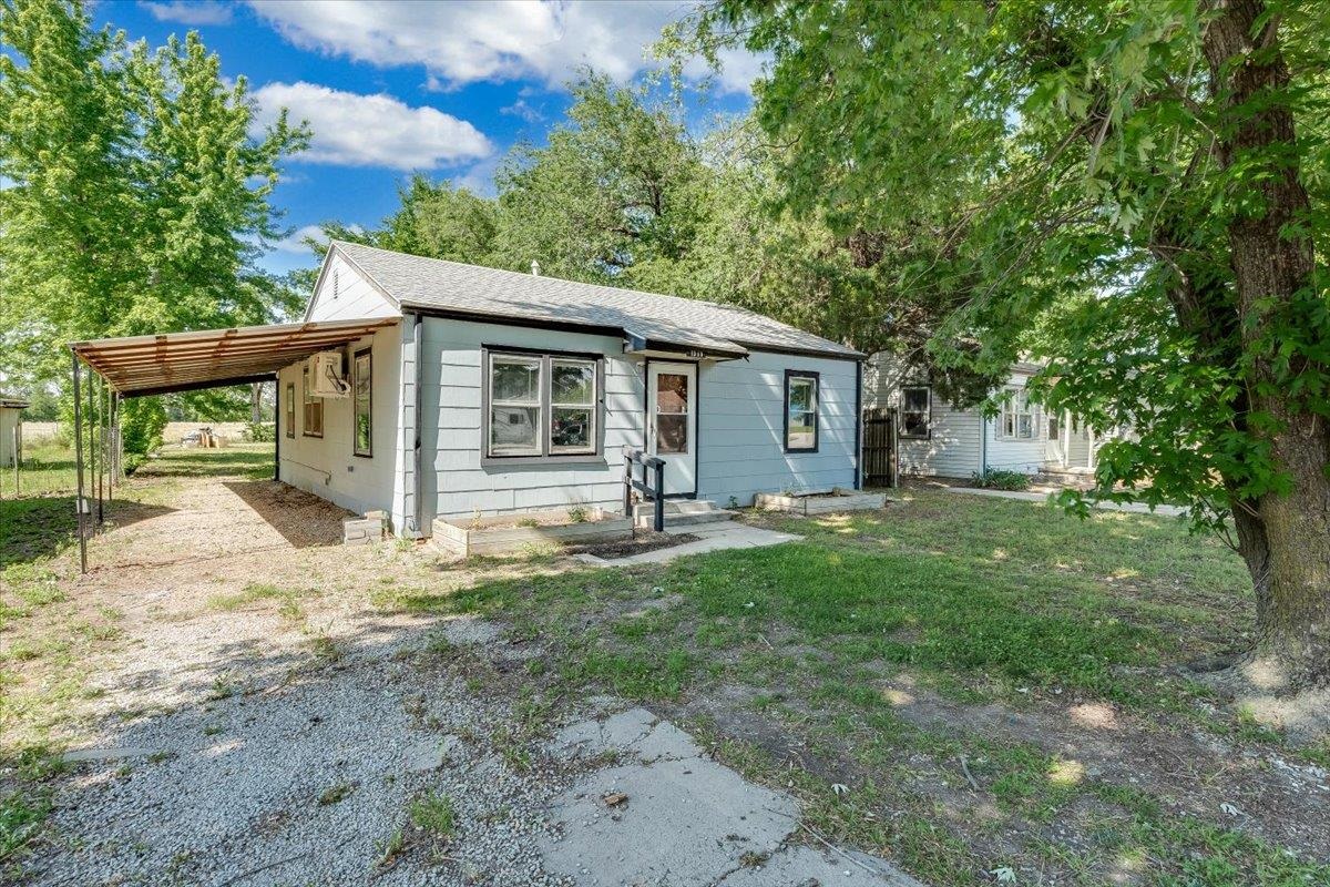 1313 E Harvey Ave, Wellington, KS 67152