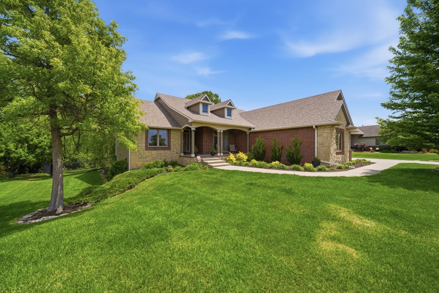 1210 E Rolling Hills Dr, Augusta, KS 67010