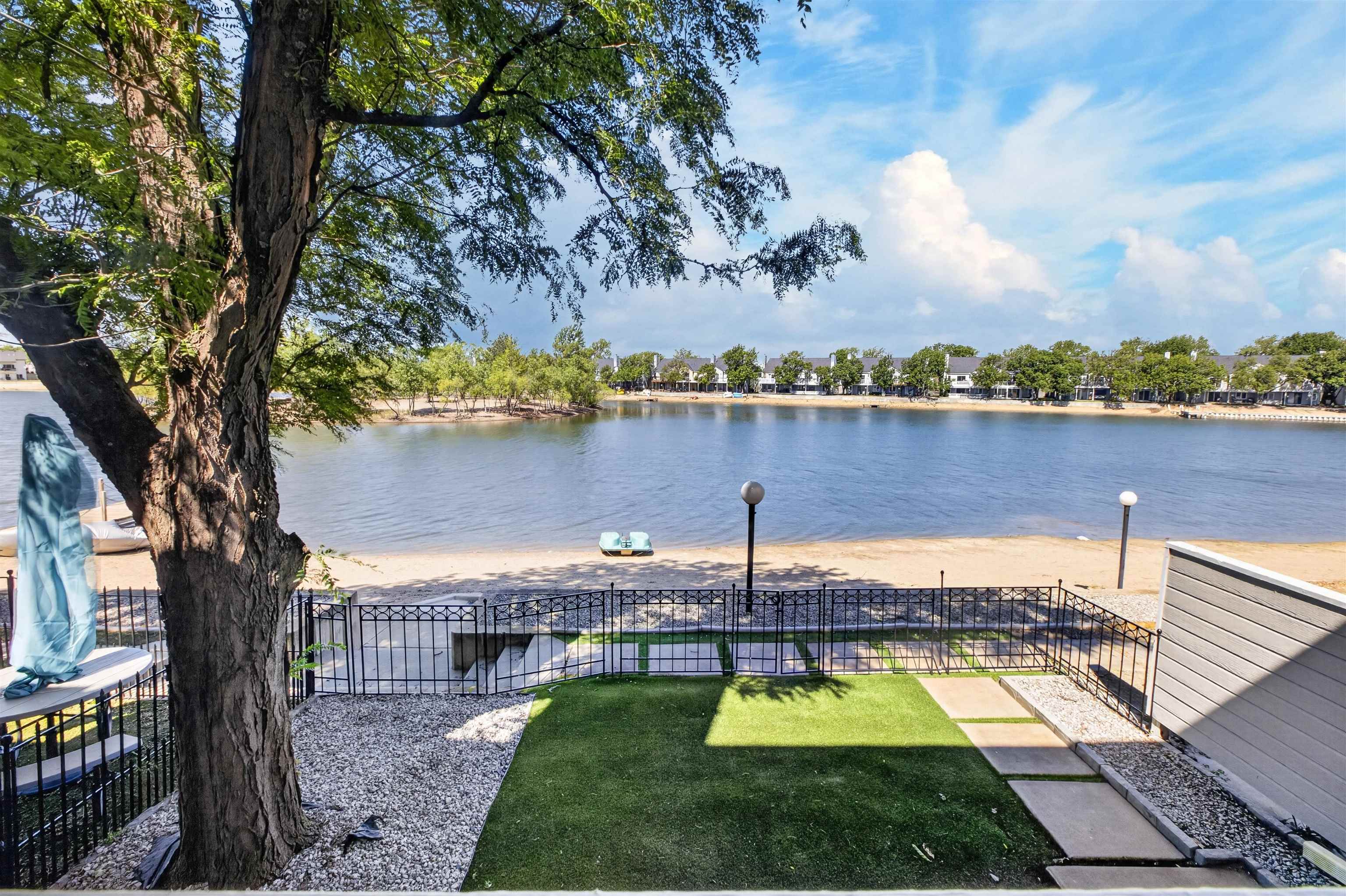 1105 N Lakewind St, Wichita, KS 67212