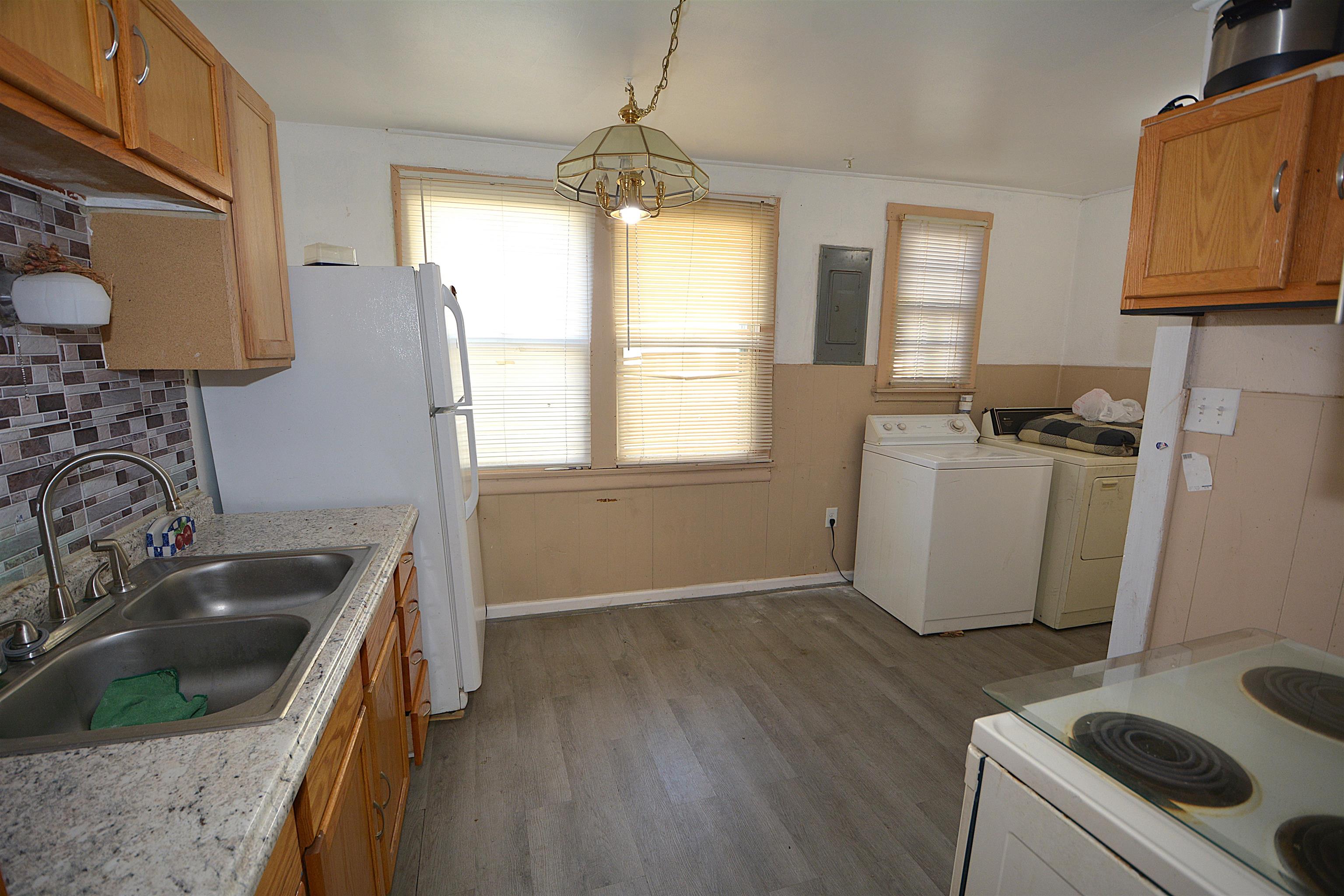 1444 S Pershing Ave, Wichita, KS 67218
