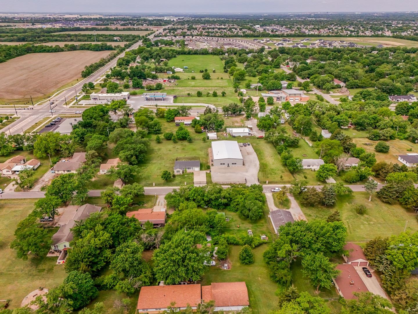 2325 S Crest, Wichita, KS 67207