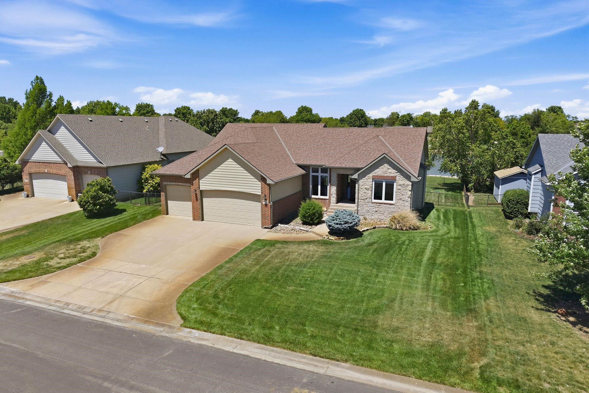 906 E Clear Creek St, Clearwater, KS 67026