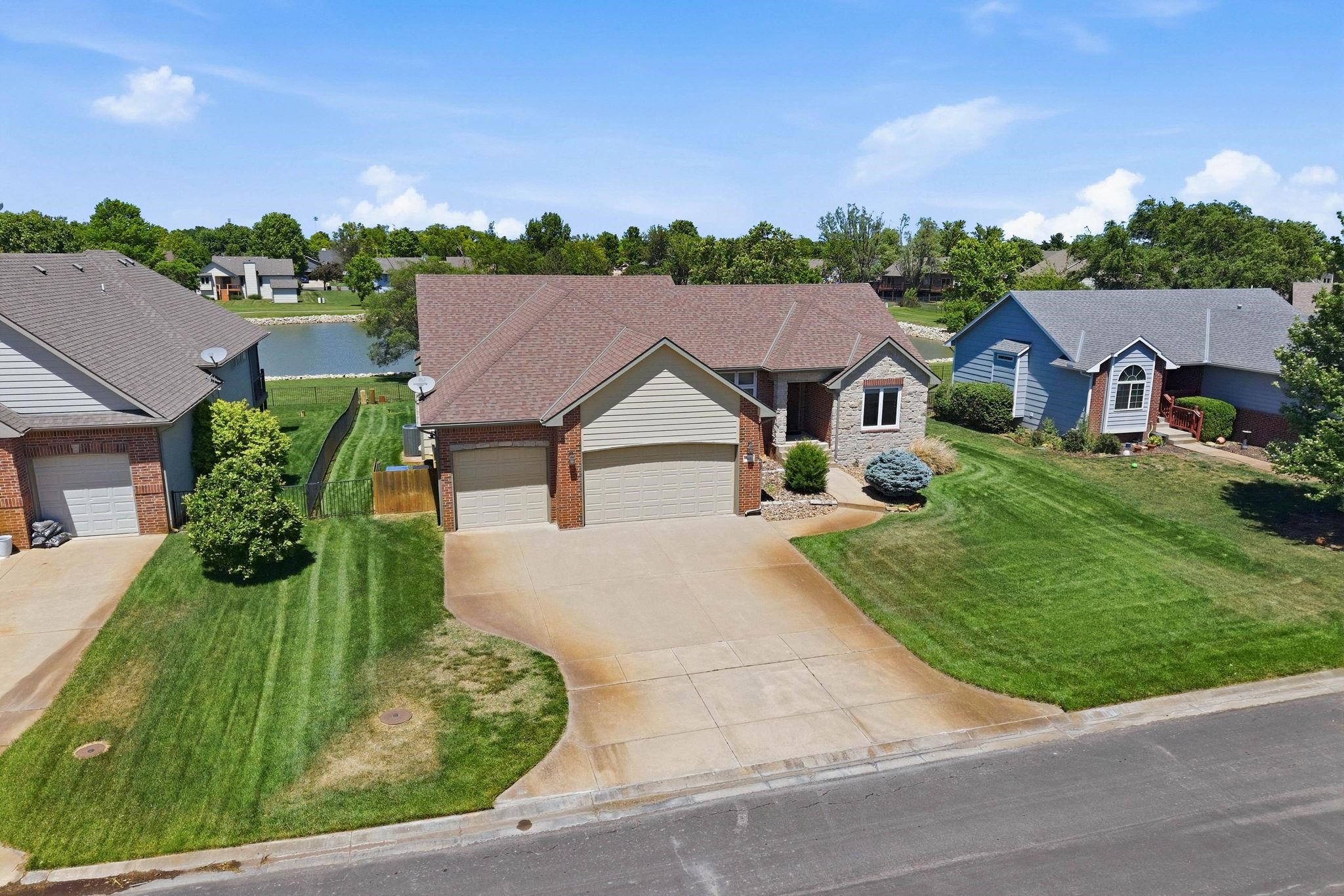 906 E Clear Creek St, Clearwater, KS 67026