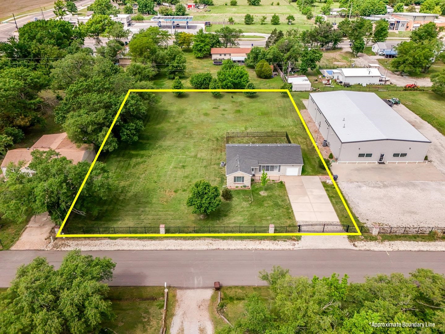 2335 S Crest, Wichita, KS 67207