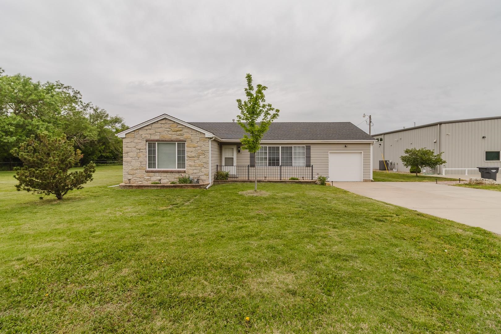 2335 S Crest, Wichita, KS 67207
