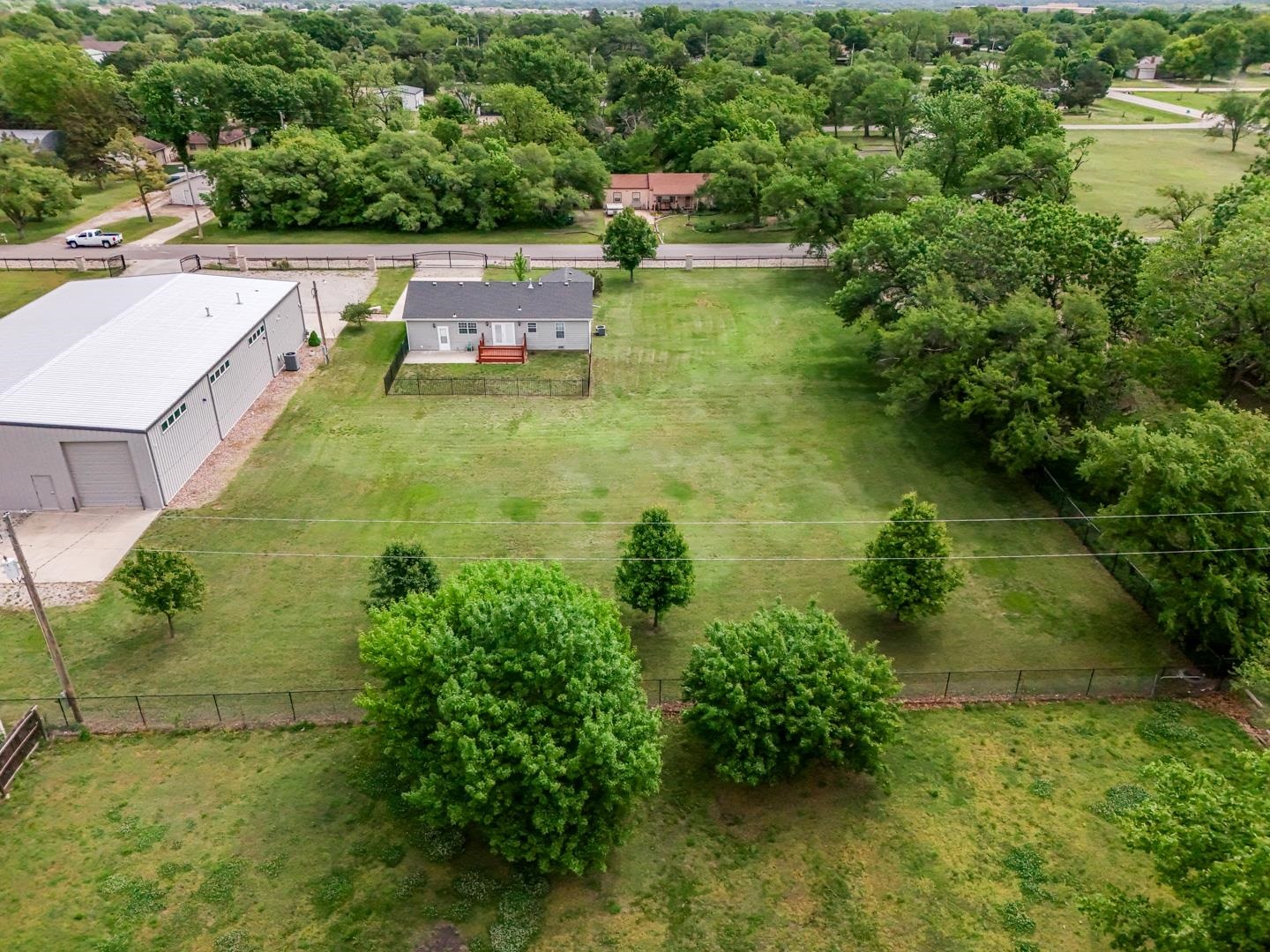 2335 S Crest, Wichita, KS 67207
