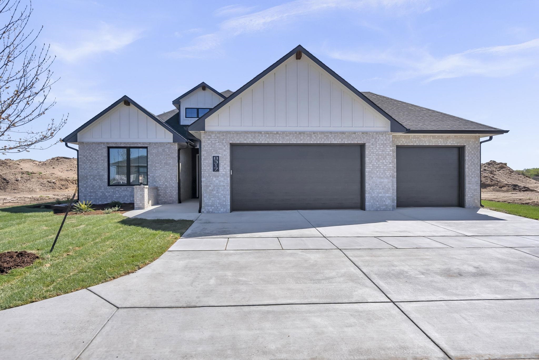 8317 Waterway Ct, Maize, KS 67101