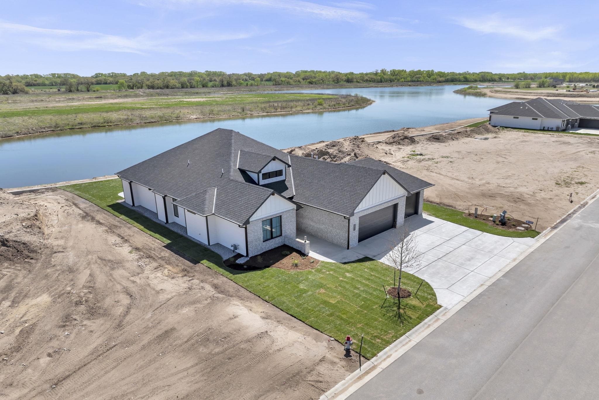 8317 Waterway Ct, Maize, KS 67101