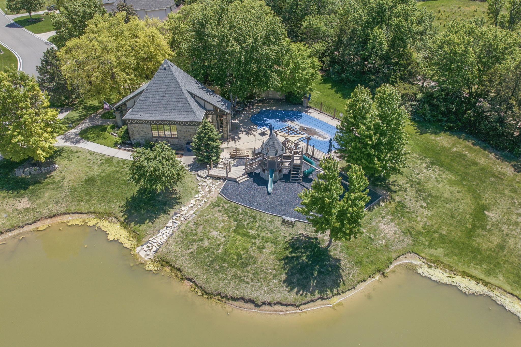1402 Chaumont Cir, Andover, KS 67002