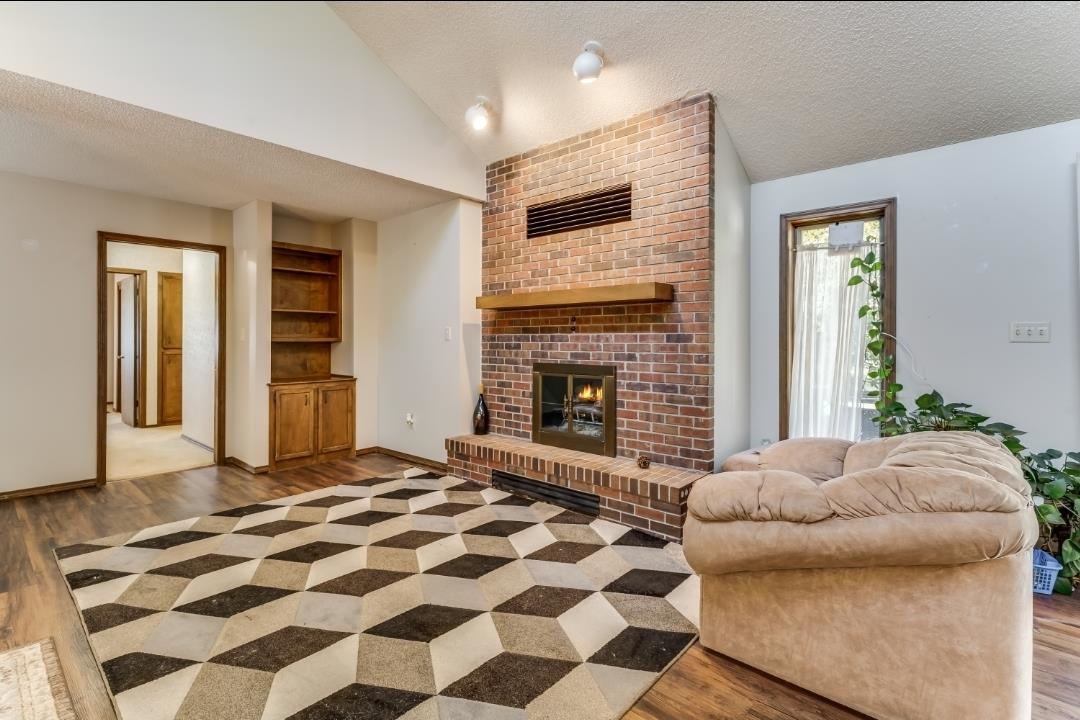 16 N Circle Dr, Mulvane, KS 67110