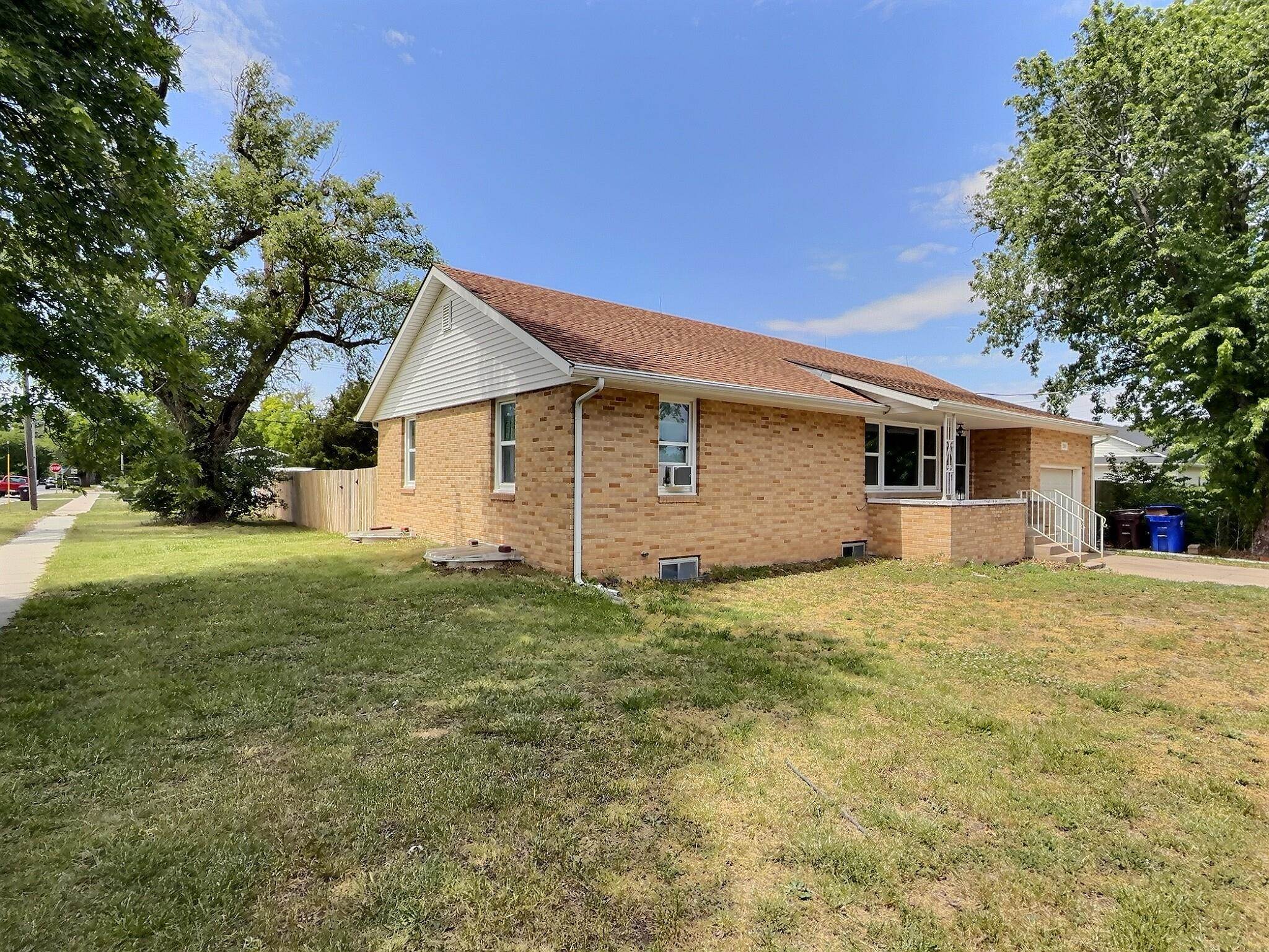 201 N Wedel Ave, Moundridge, KS 67107
