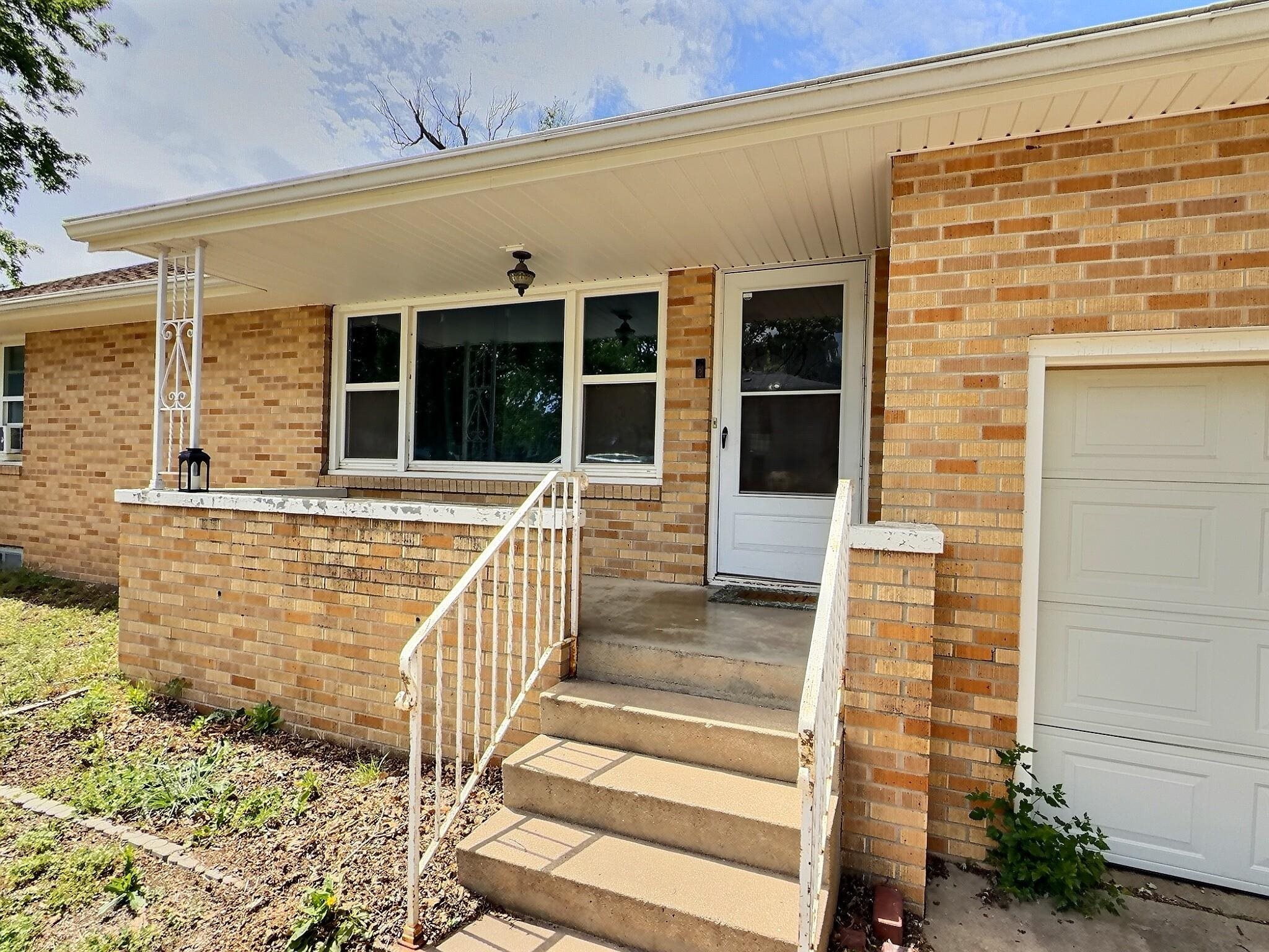 201 N Wedel Ave, Moundridge, KS 67107