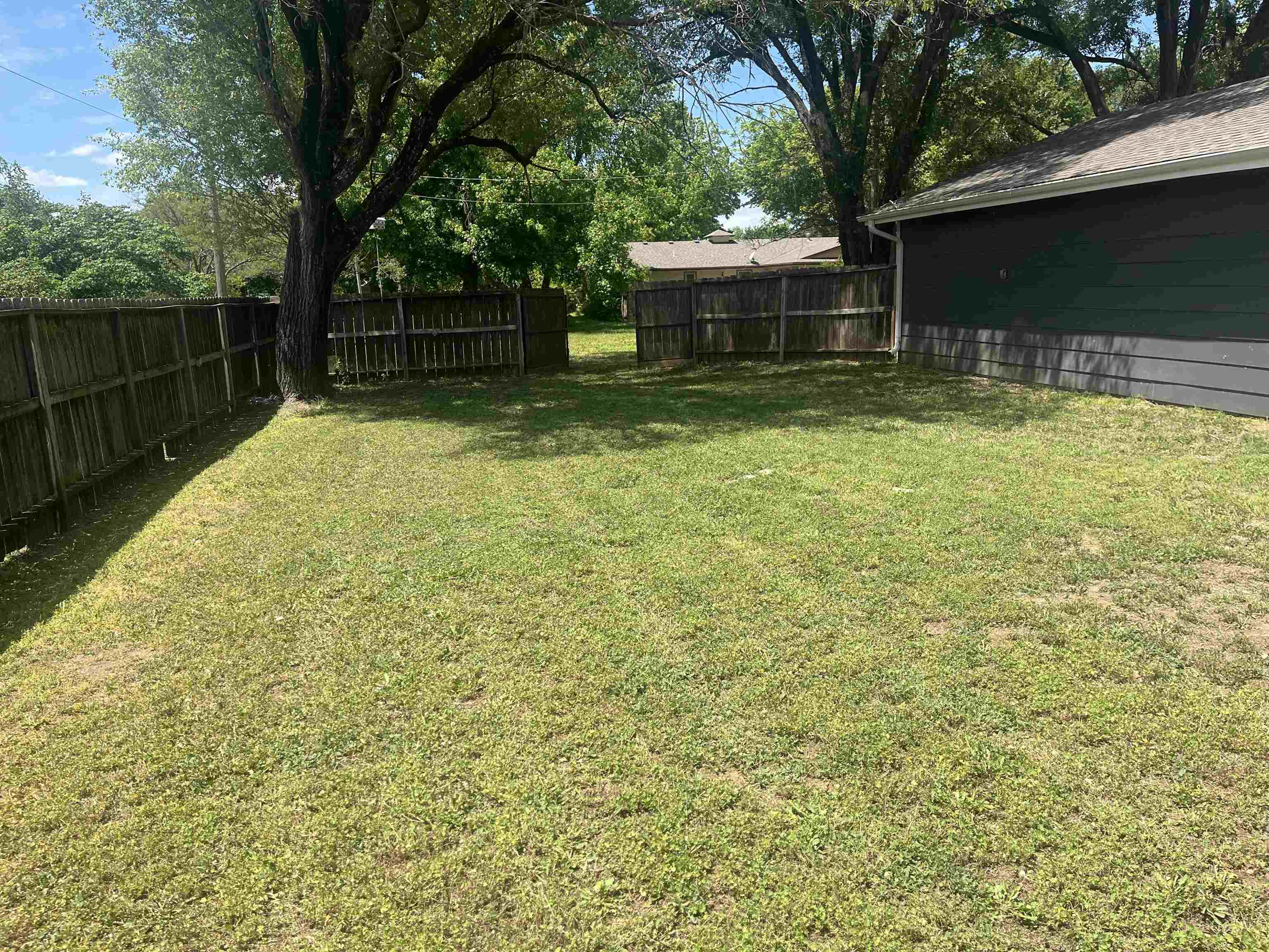 629 N Maple St, Douglass, KS 67039