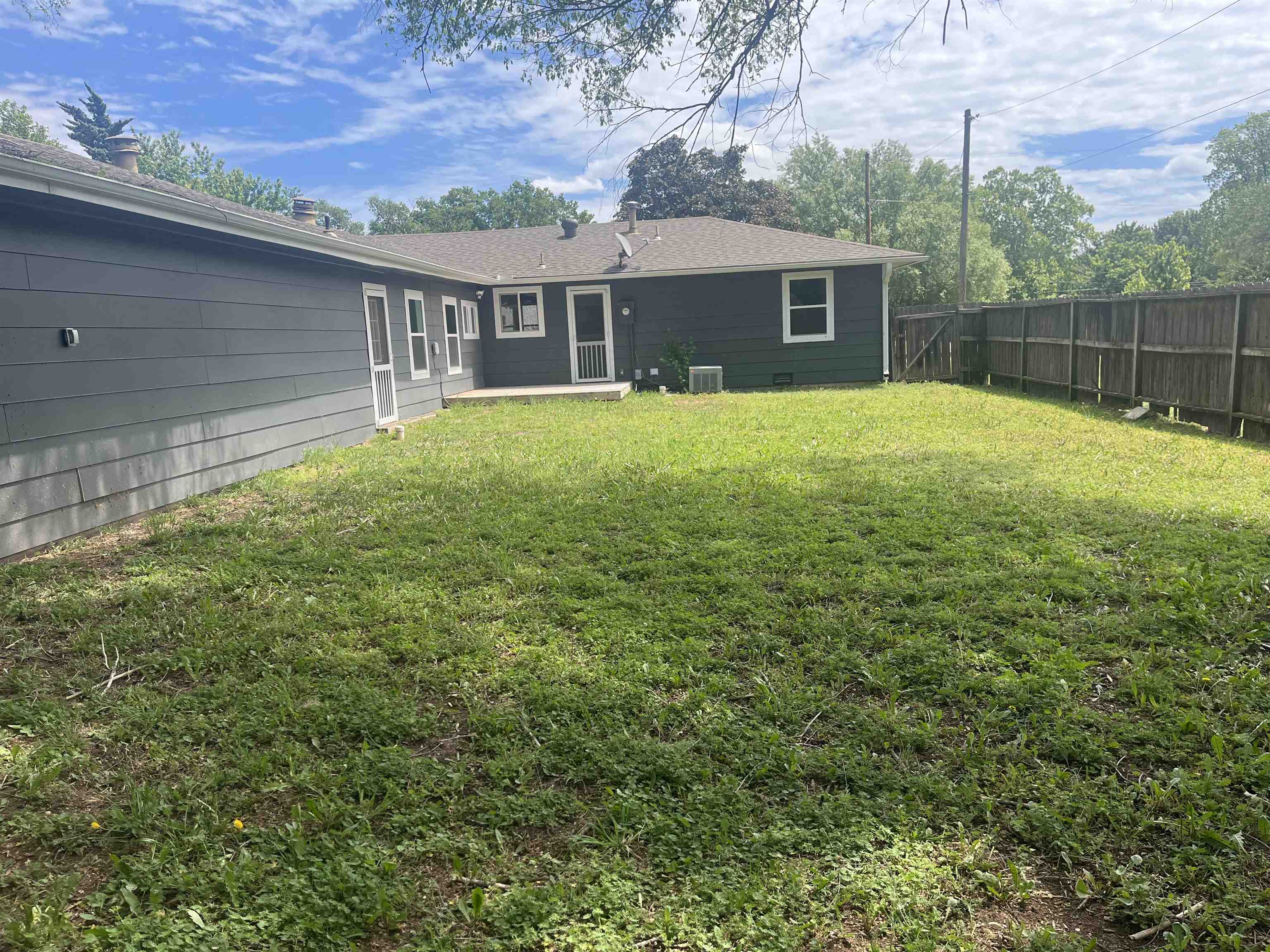 629 N Maple St, Douglass, KS 67039