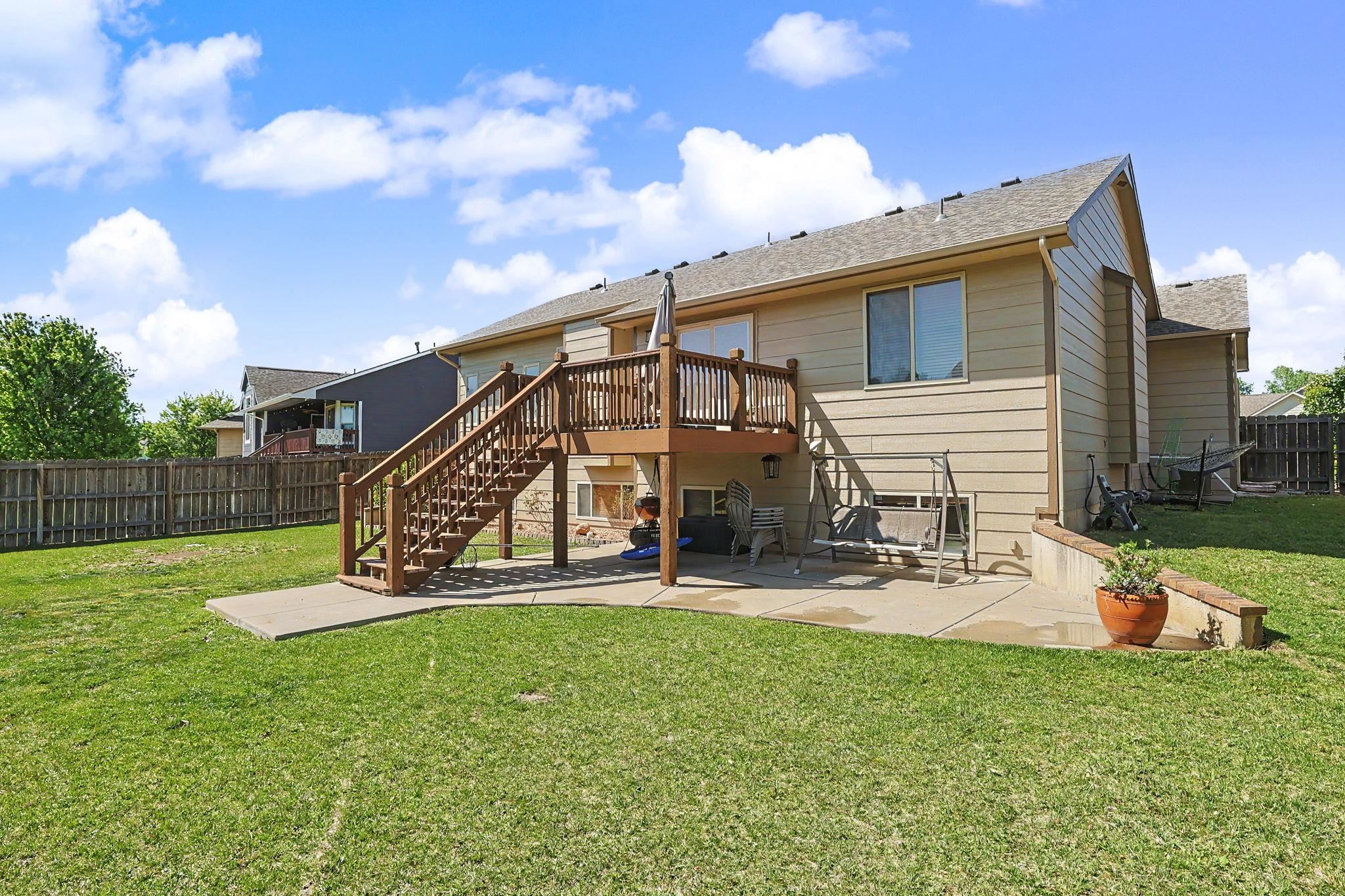 2113 N Walnut Creek Dr, Derby, KS 67037