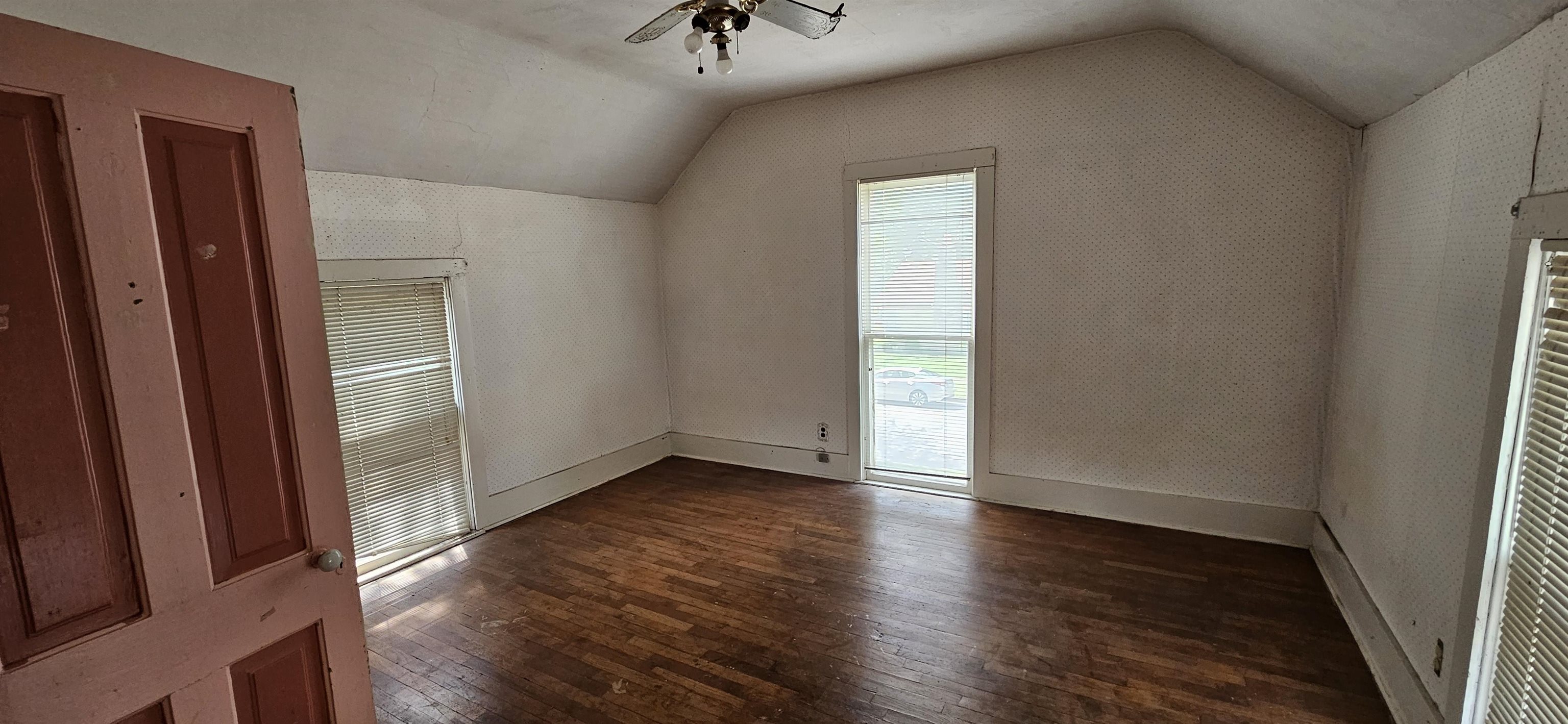 702 E 12th Ave, Winfield, KS 67156