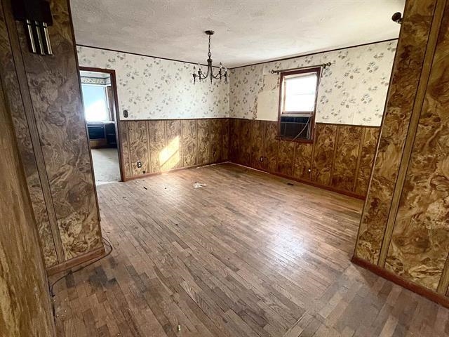 702 E 12th Ave, Winfield, KS 67156