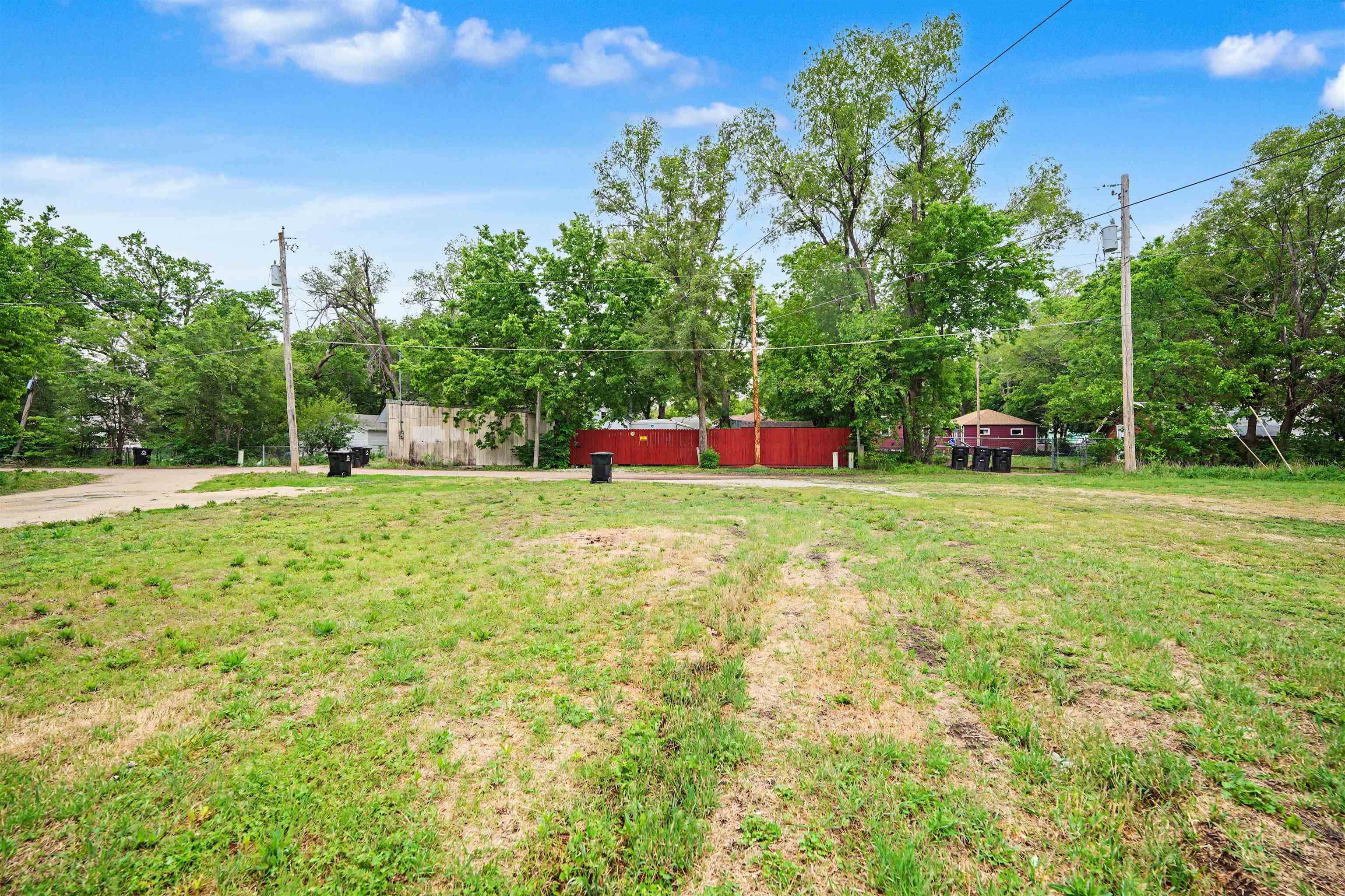 923 W Walnut St, Salina, KS 67401