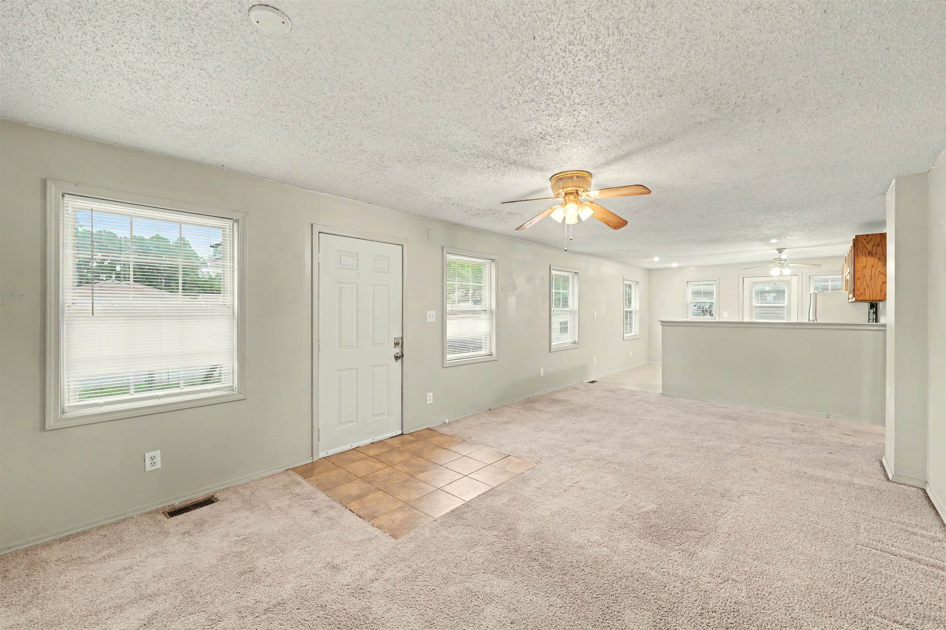 923 W Walnut St, Salina, KS 67401